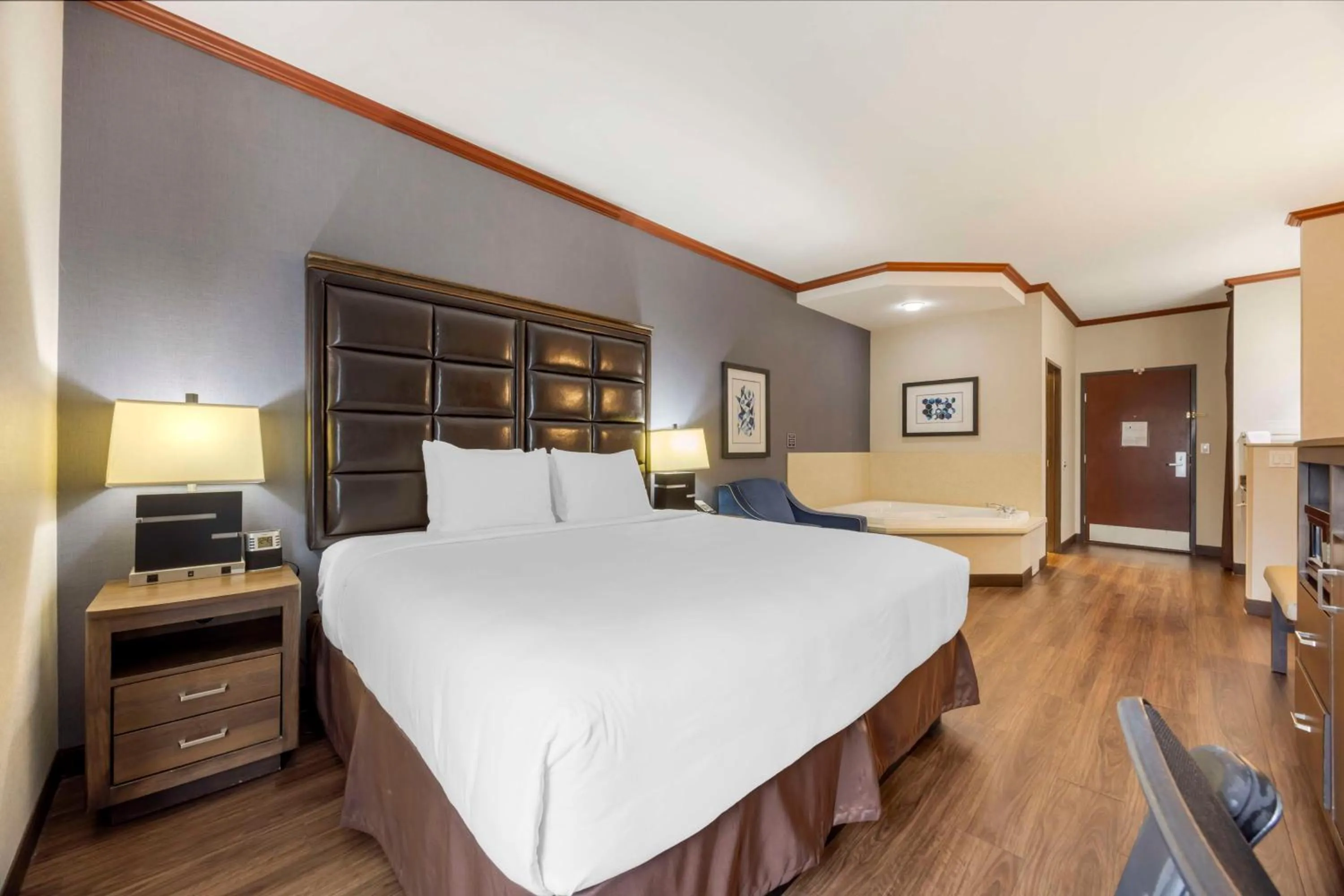 Bedroom, Bed in Best Western Plus Northwind Inn & Suites