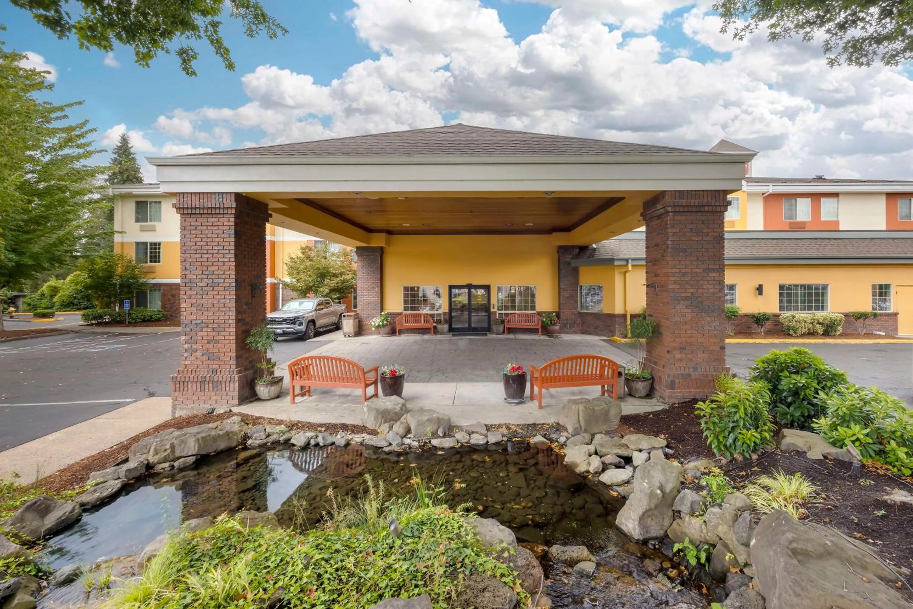 Property building in Best Western Plus Northwind Inn & Suites