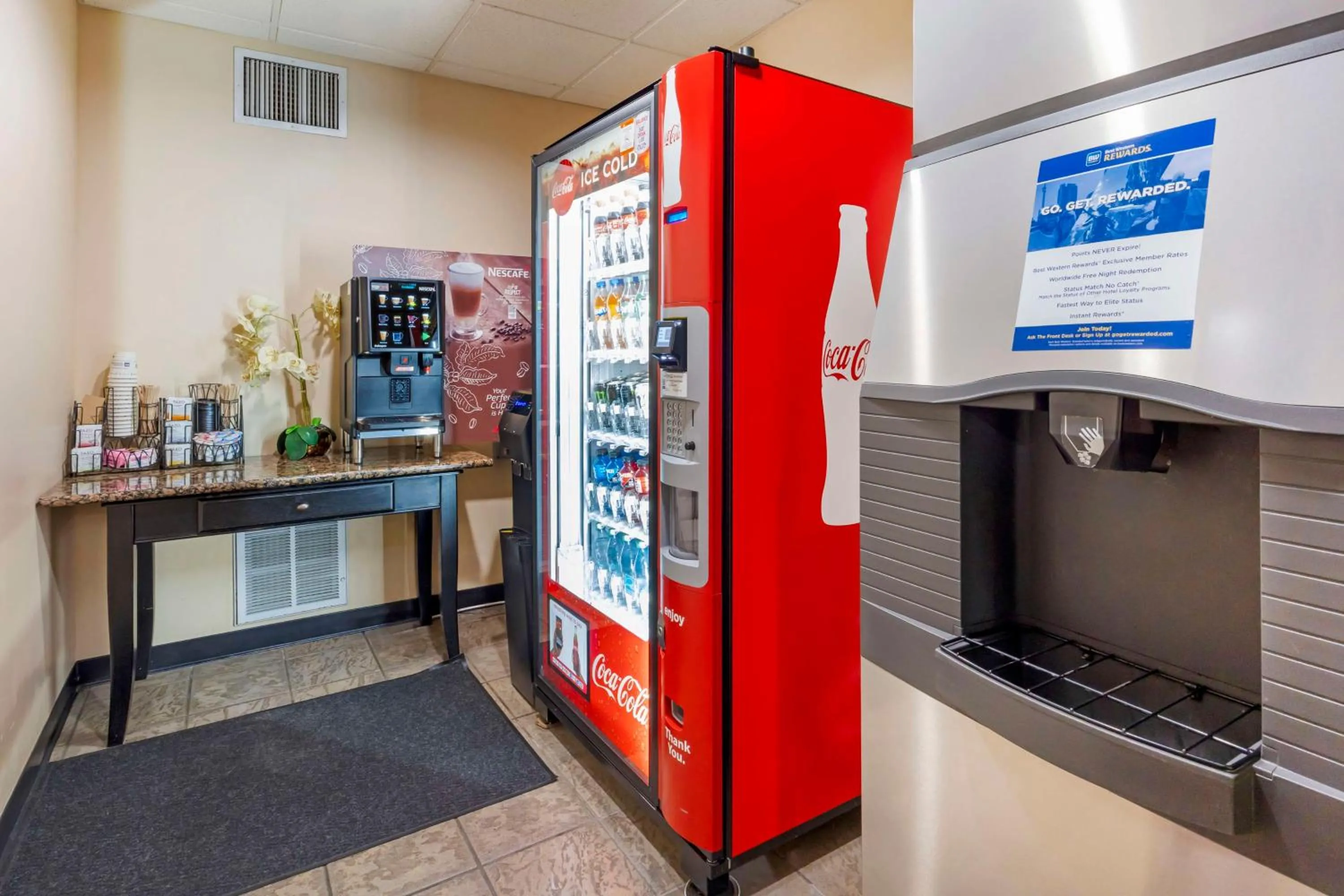 Property building in Best Western Plus Northwind Inn & Suites