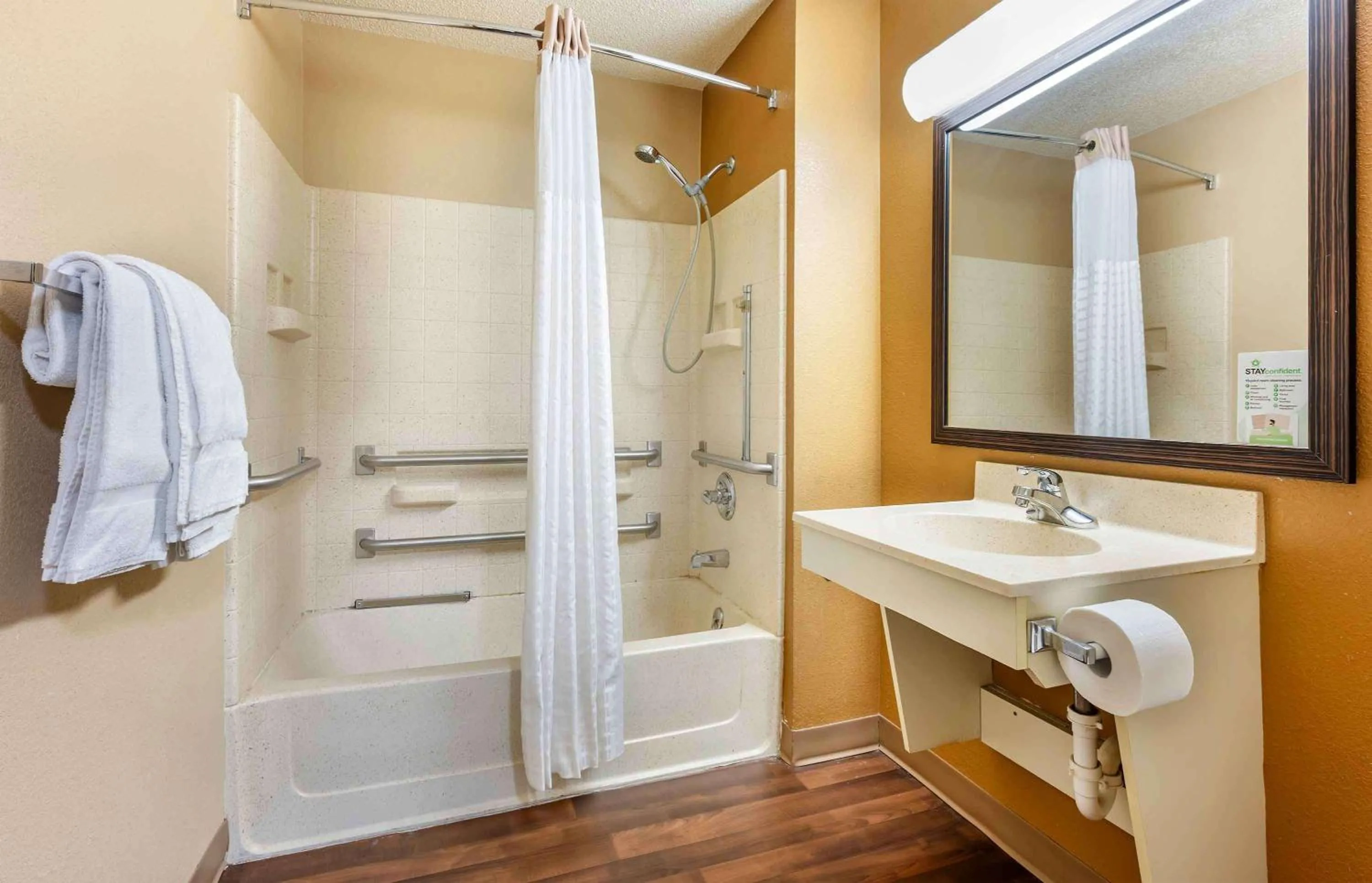Bathroom in Extended Stay America Select Suites - Cincinnati - Florence - Meijer Dr