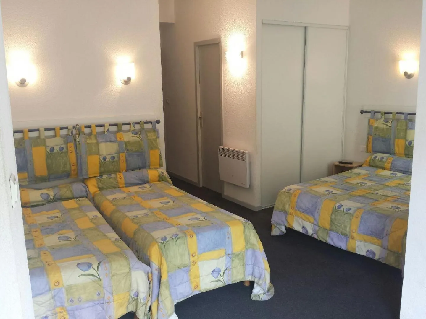 Photo of the whole room, Bed in Hôtel Esplanade Eden