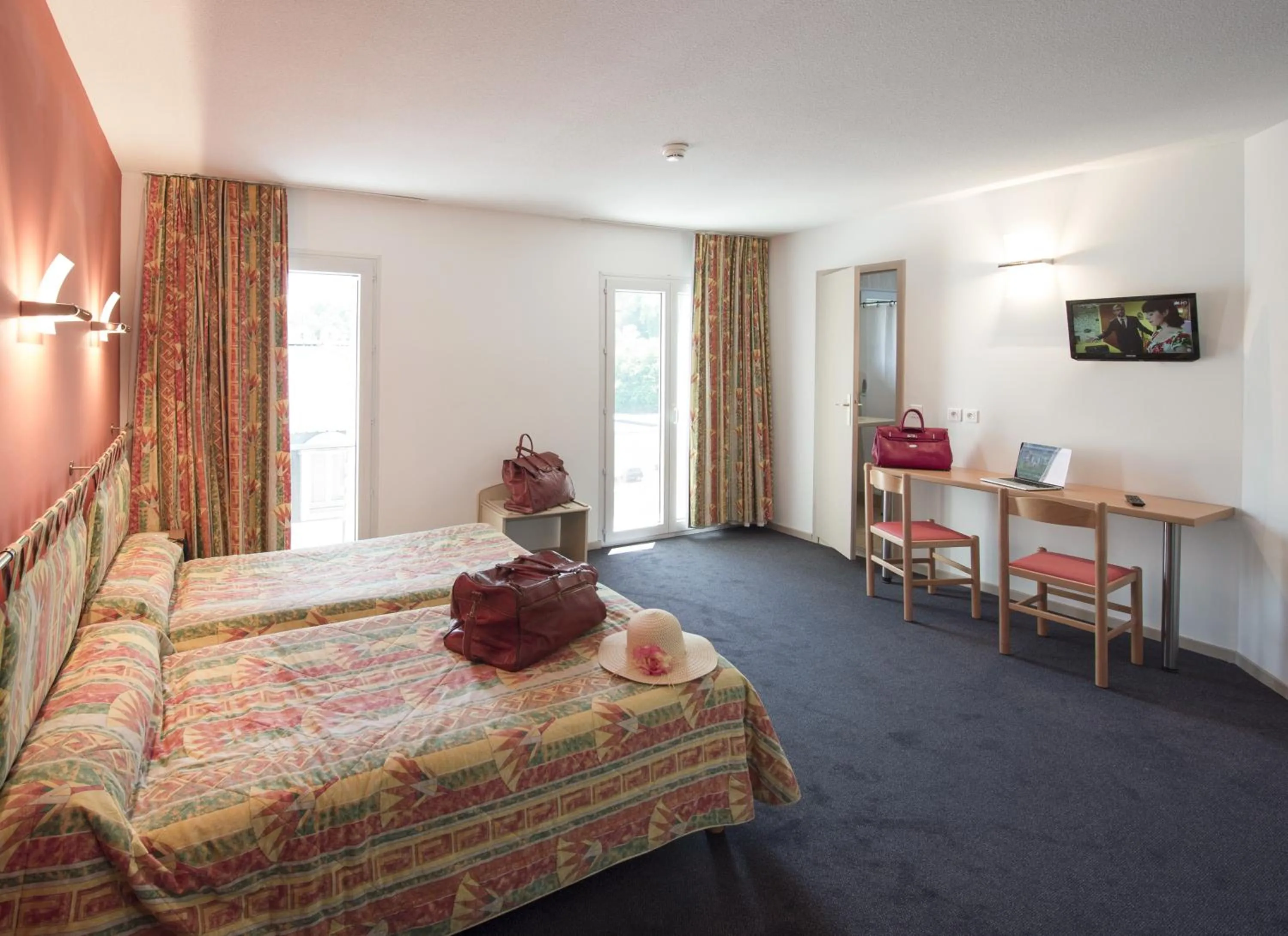 Photo of the whole room, Bed in Hôtel Esplanade Eden