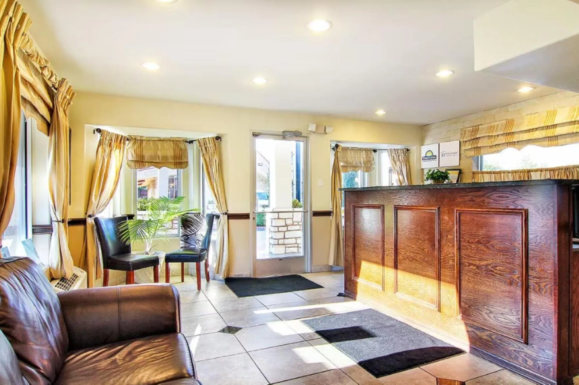 Lobby or reception in Days Inn by Wyndham Market Center Dallas Love Field