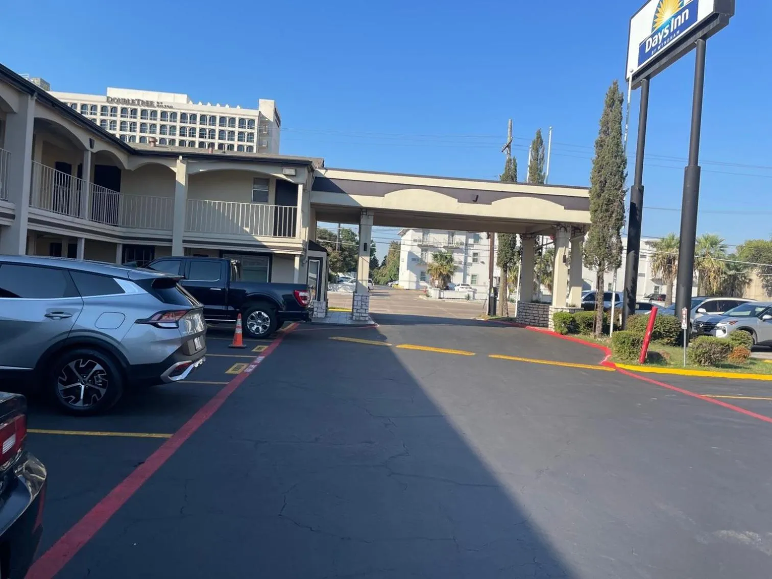 Parking in Days Inn by Wyndham Market Center Dallas Love Field