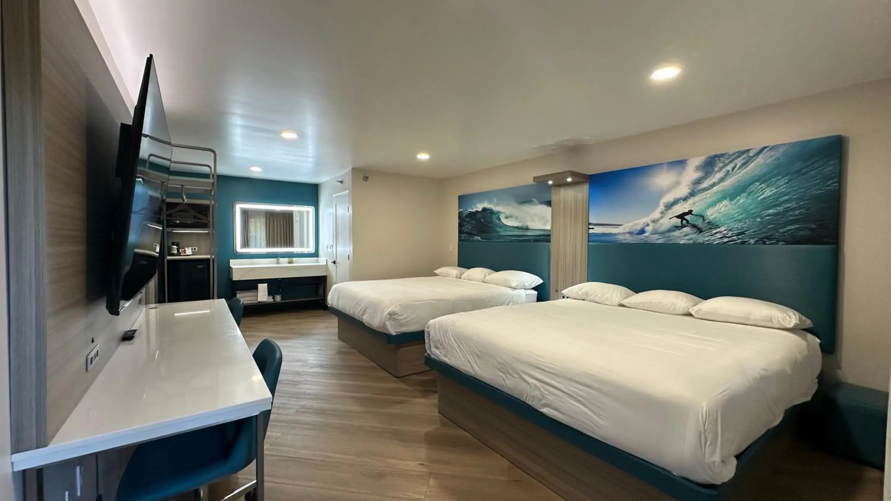 Two King Beds in Costa Mesa Inn - Newport Beach Area Two King Beds in Costa Mesa Inn - Newport Beach Area