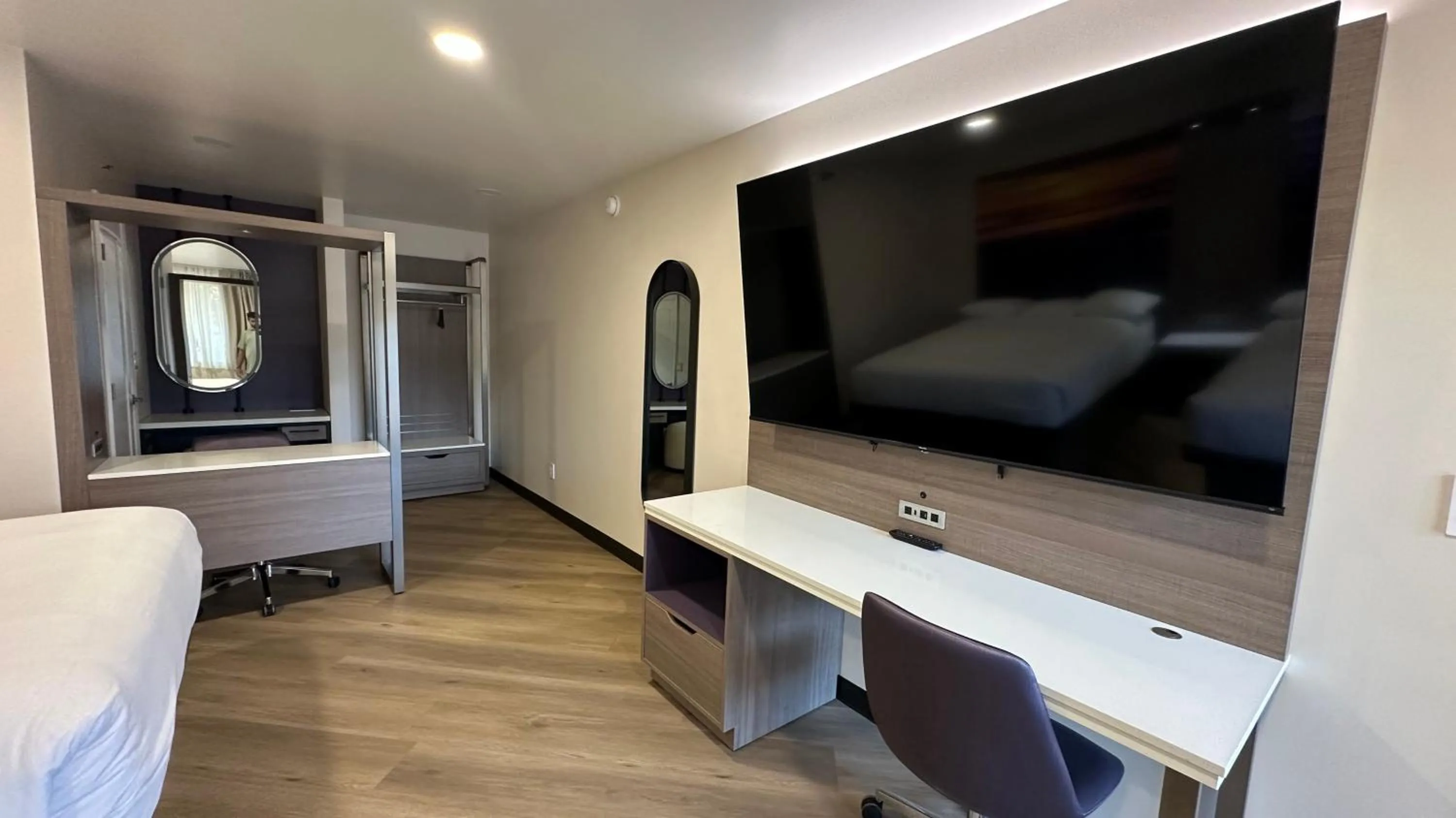 Bed in Costa Mesa Inn - Newport Beach Area