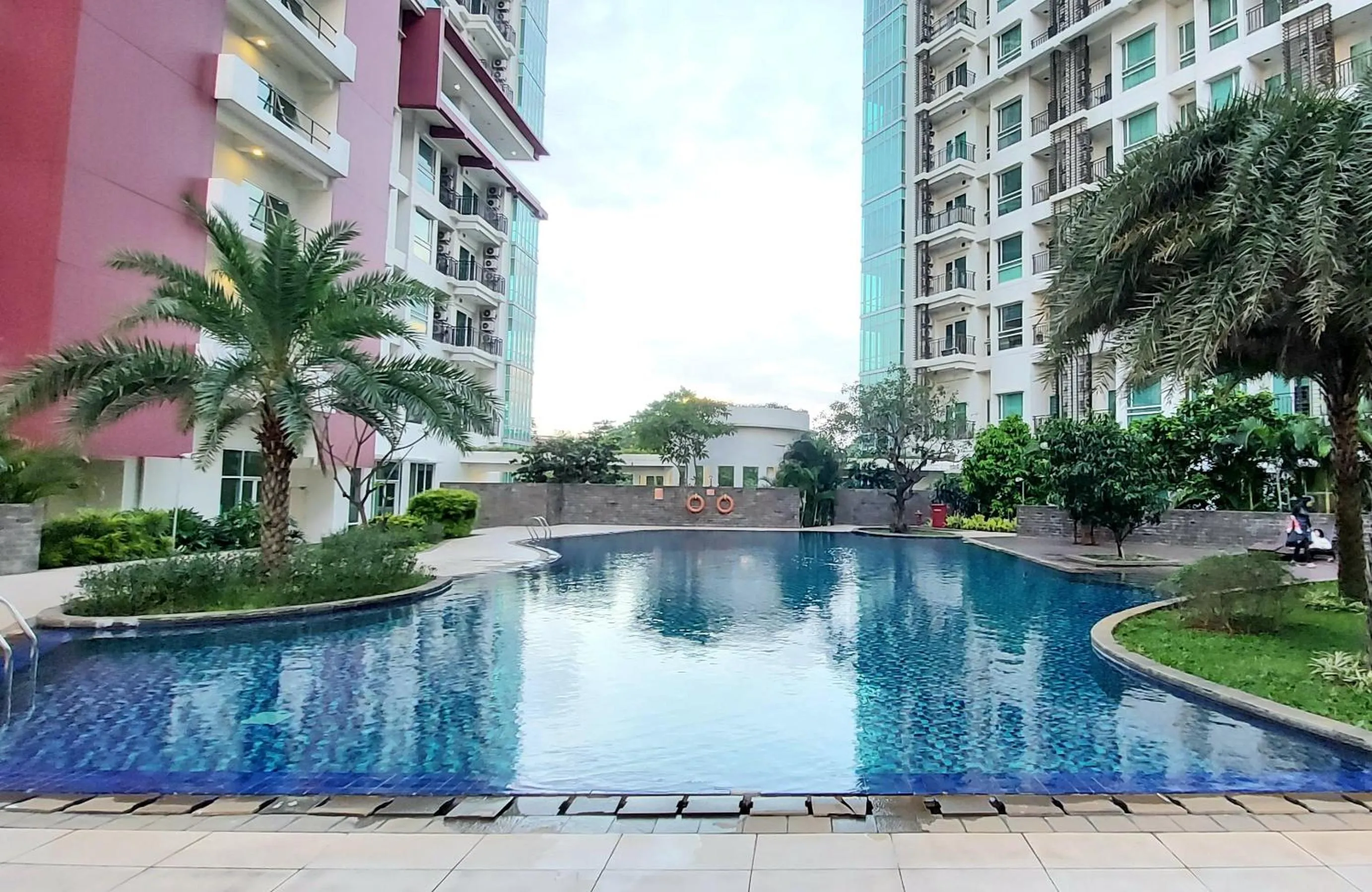 Pool view in Woodland Park Residence-Relaxed and Friendly