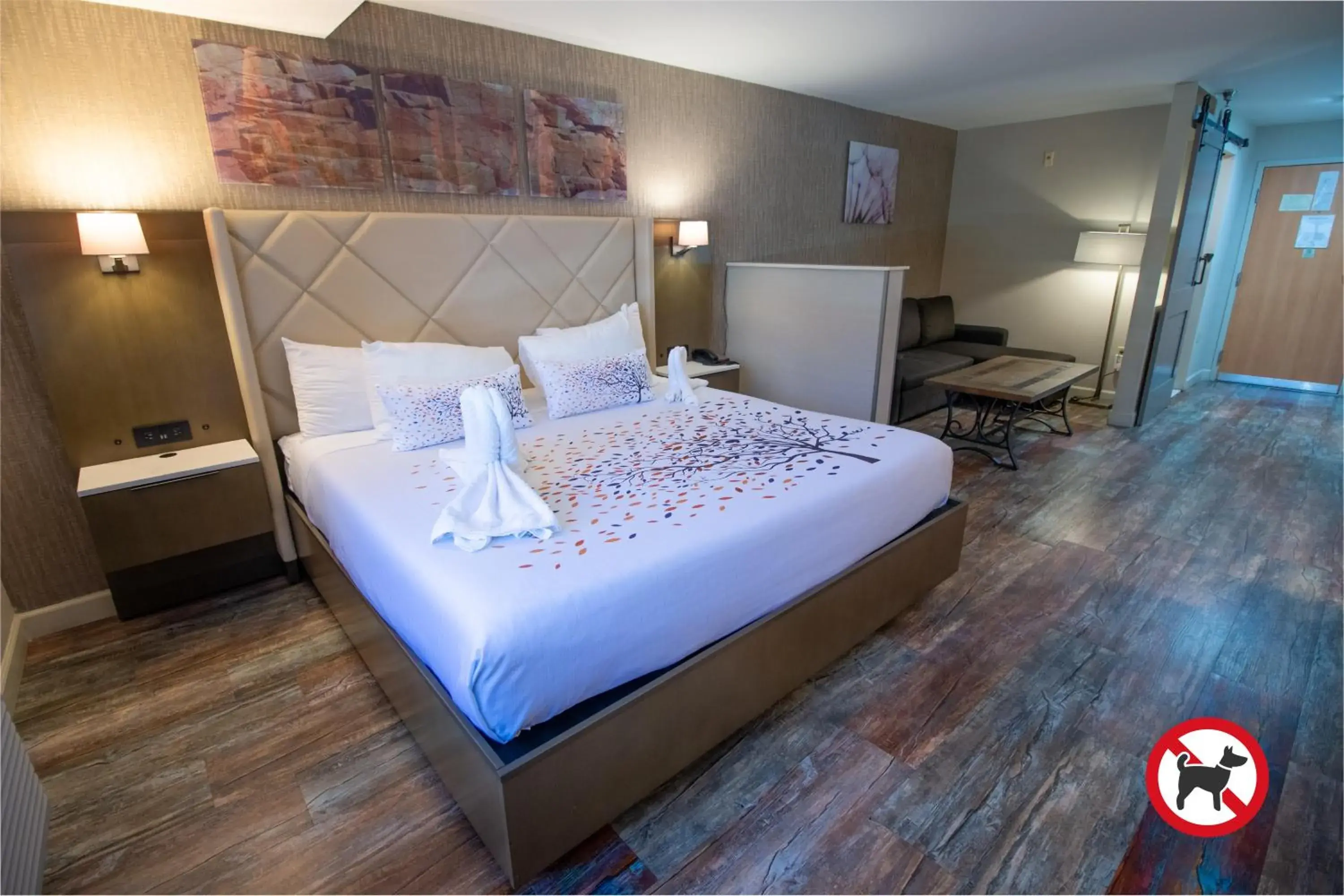 Deluxe King Room in Empeiria High Sierra Hotel Deluxe King Room in Empeiria High Sierra Hotel