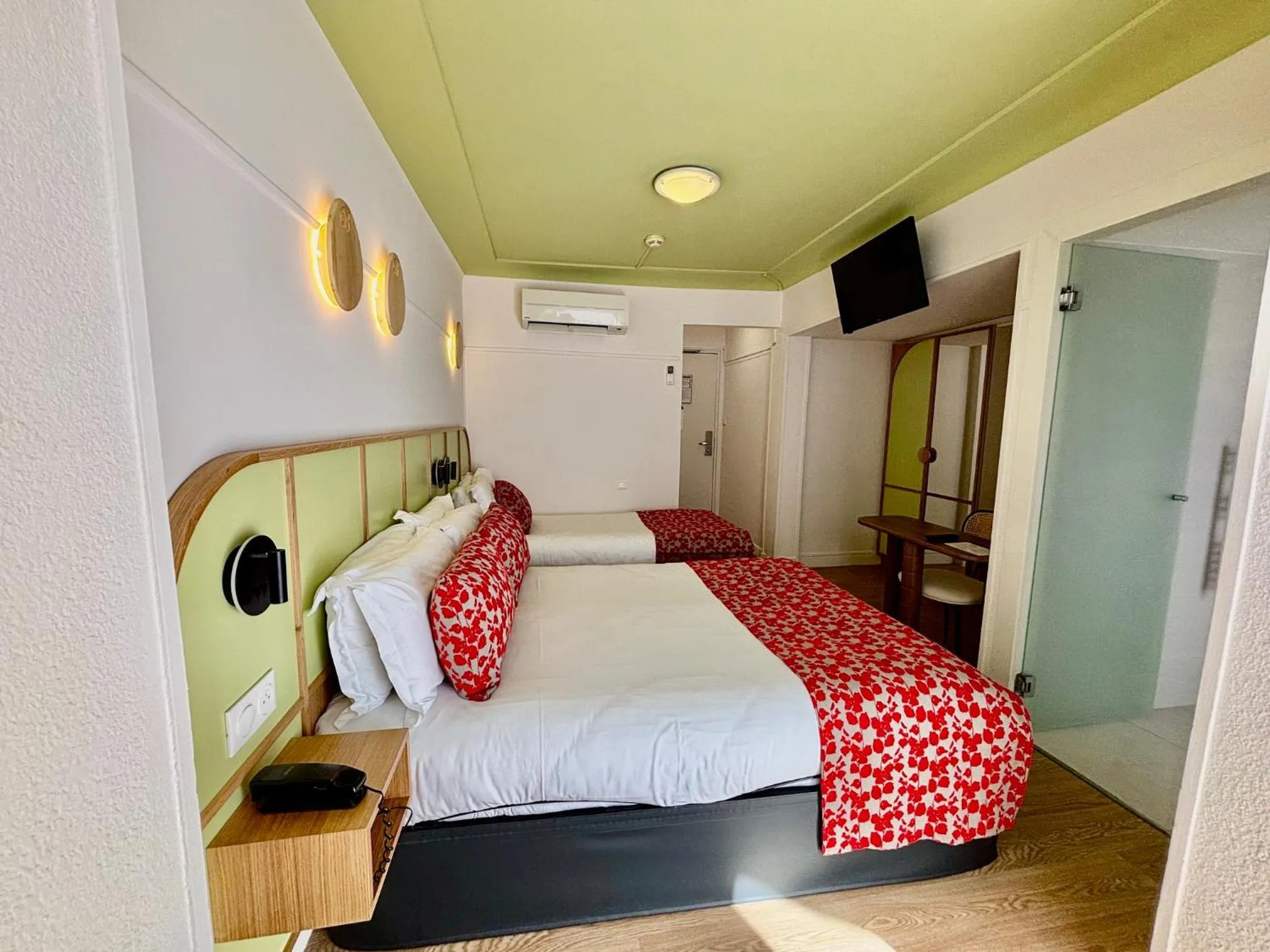 Bed in Hotel Boréal Nice