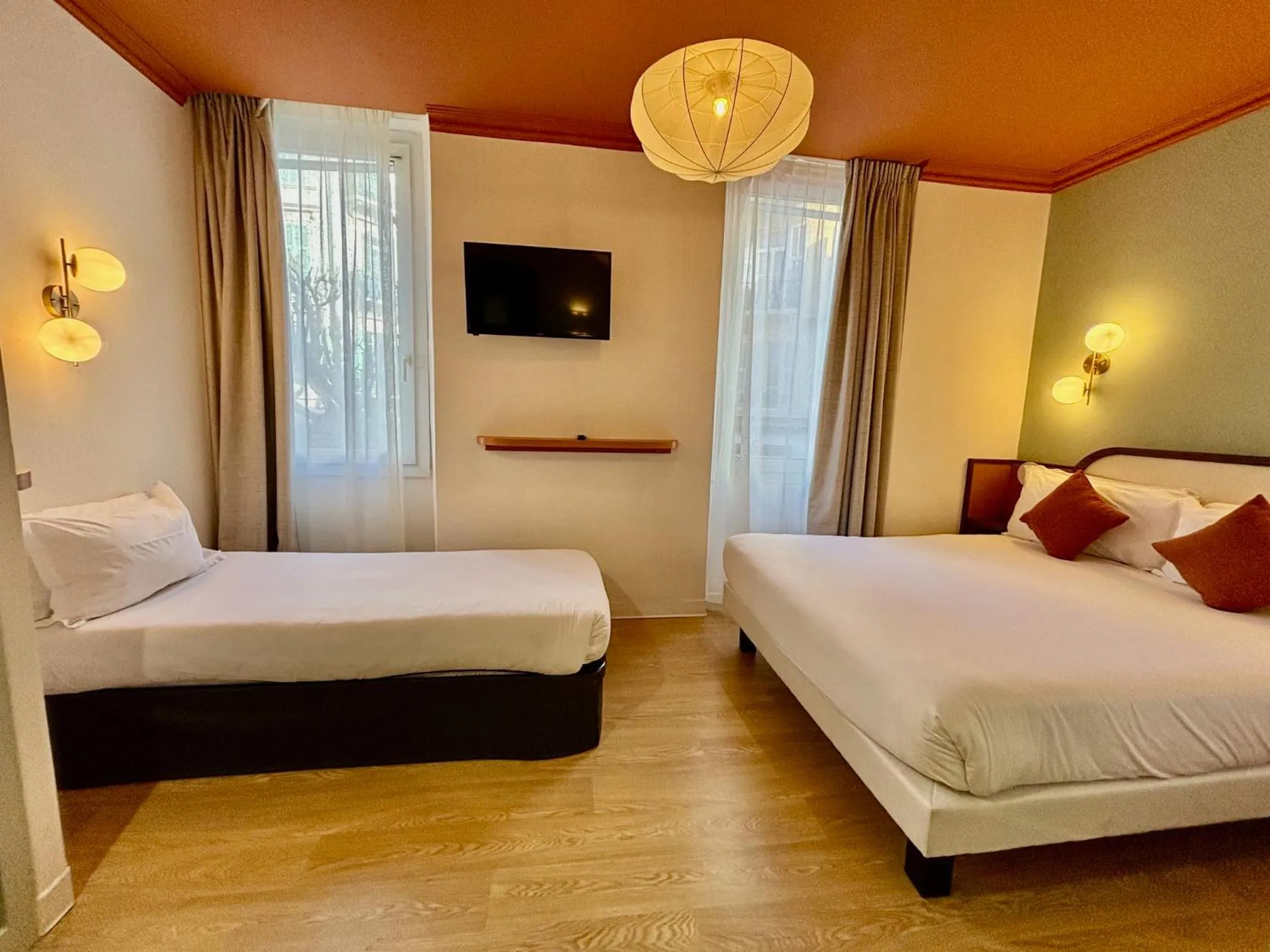 Property building, Bed in Hotel Boréal Nice