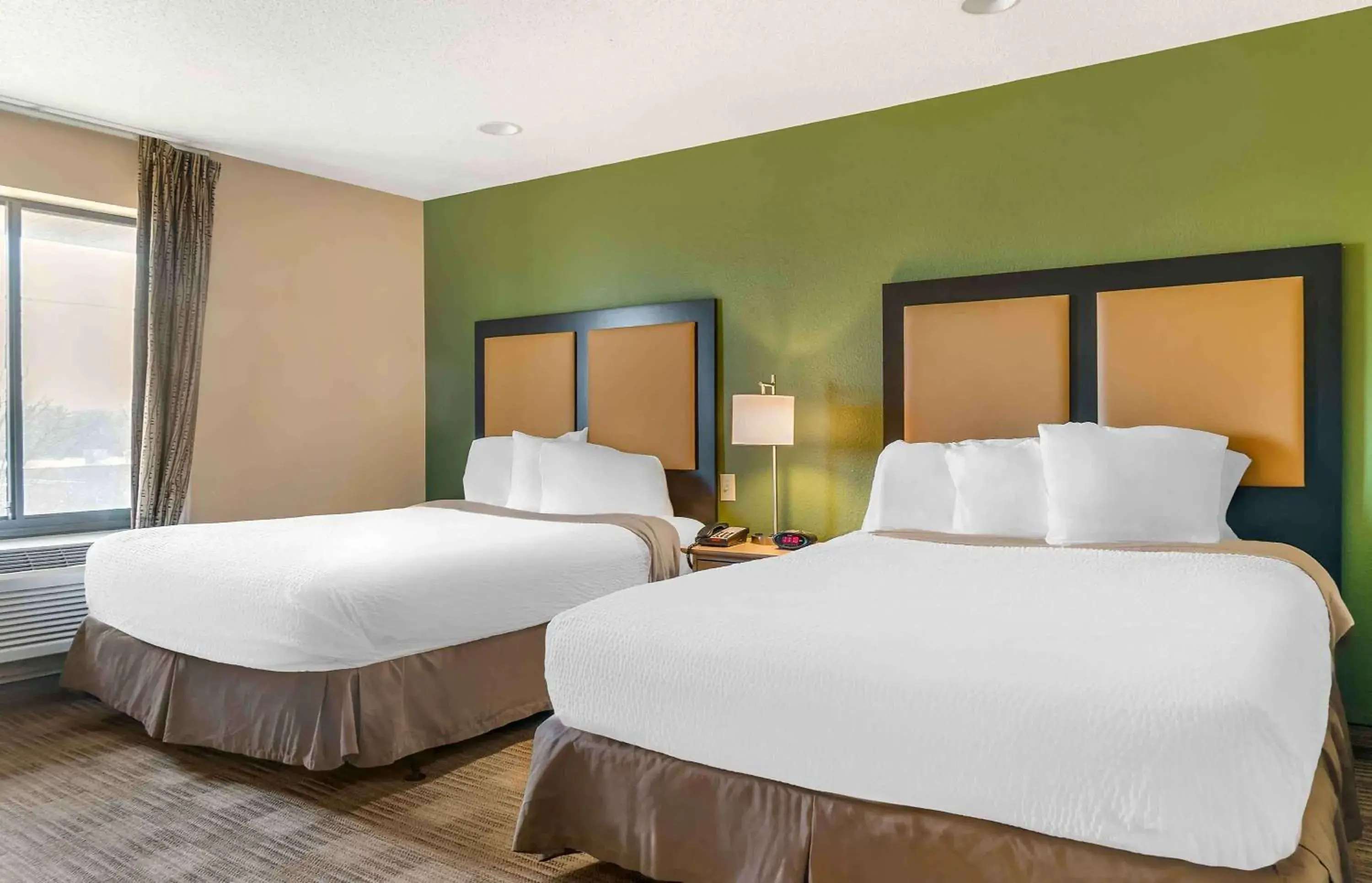 Deluxe Studio with 2 Queen Beds - Non-Smoking in Extended Stay America Select Suites - Detroit - Ann Arbor - University South Deluxe Studio with 2 Queen Beds - Non-Smoking in Extended Stay America Select Suites - Detroit - Ann Arbor - University South