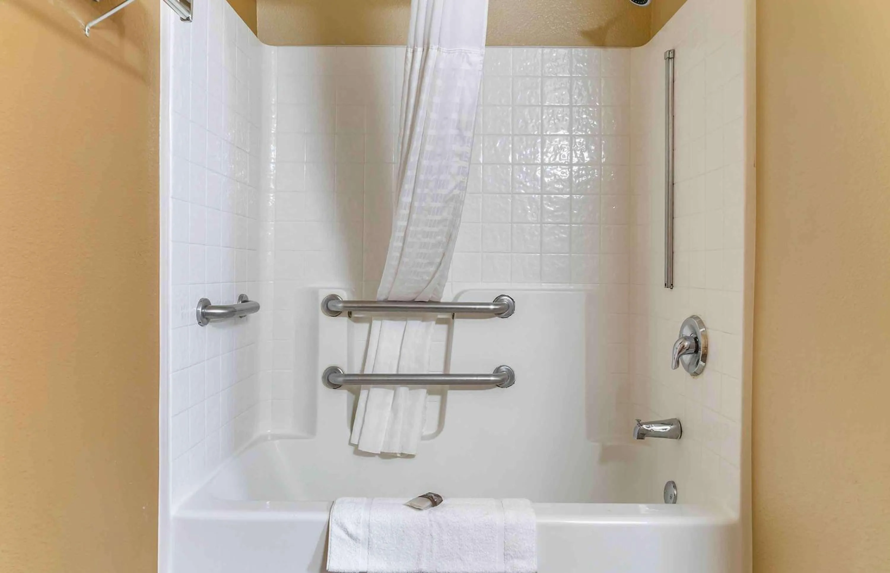 Bathroom in Extended Stay America Select Suites - Detroit - Ann Arbor - University South