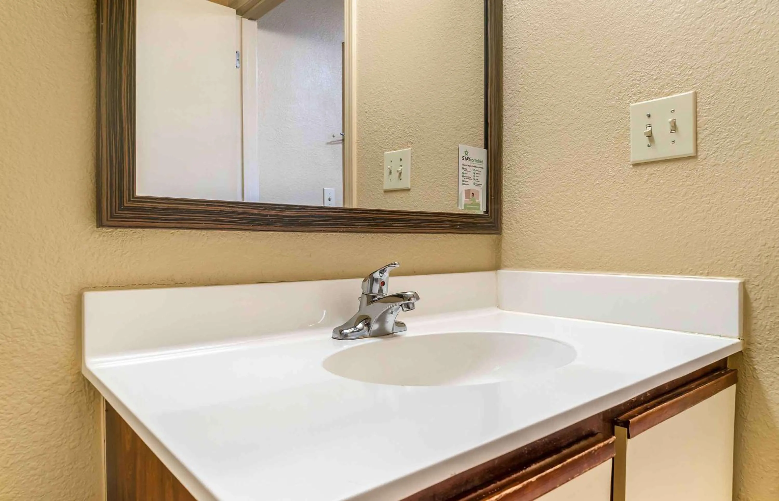 Bathroom in Extended Stay America Select Suites - Detroit - Ann Arbor - University South