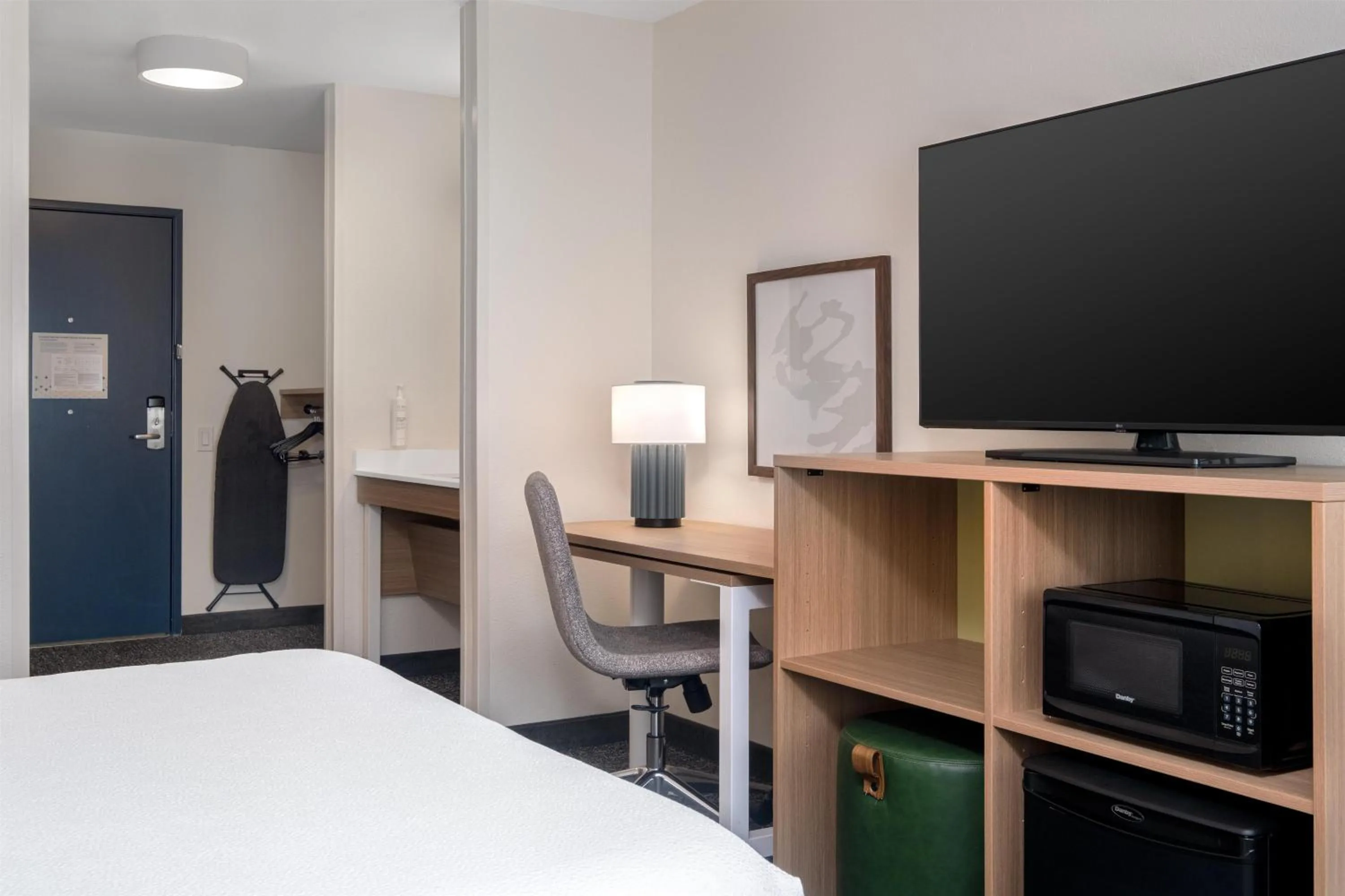 Bedroom, Bed in Spark by Hilton Springfield Eugene