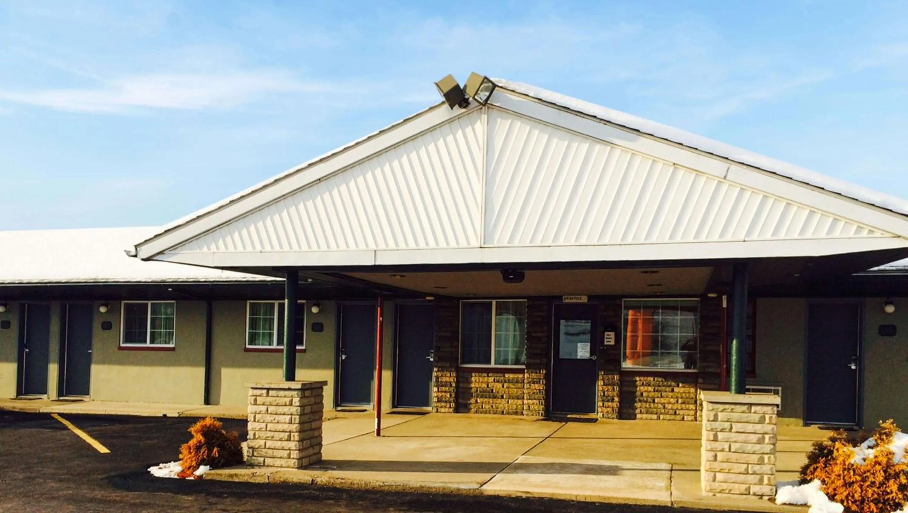 Property building in Relax Inn Bloomsburg