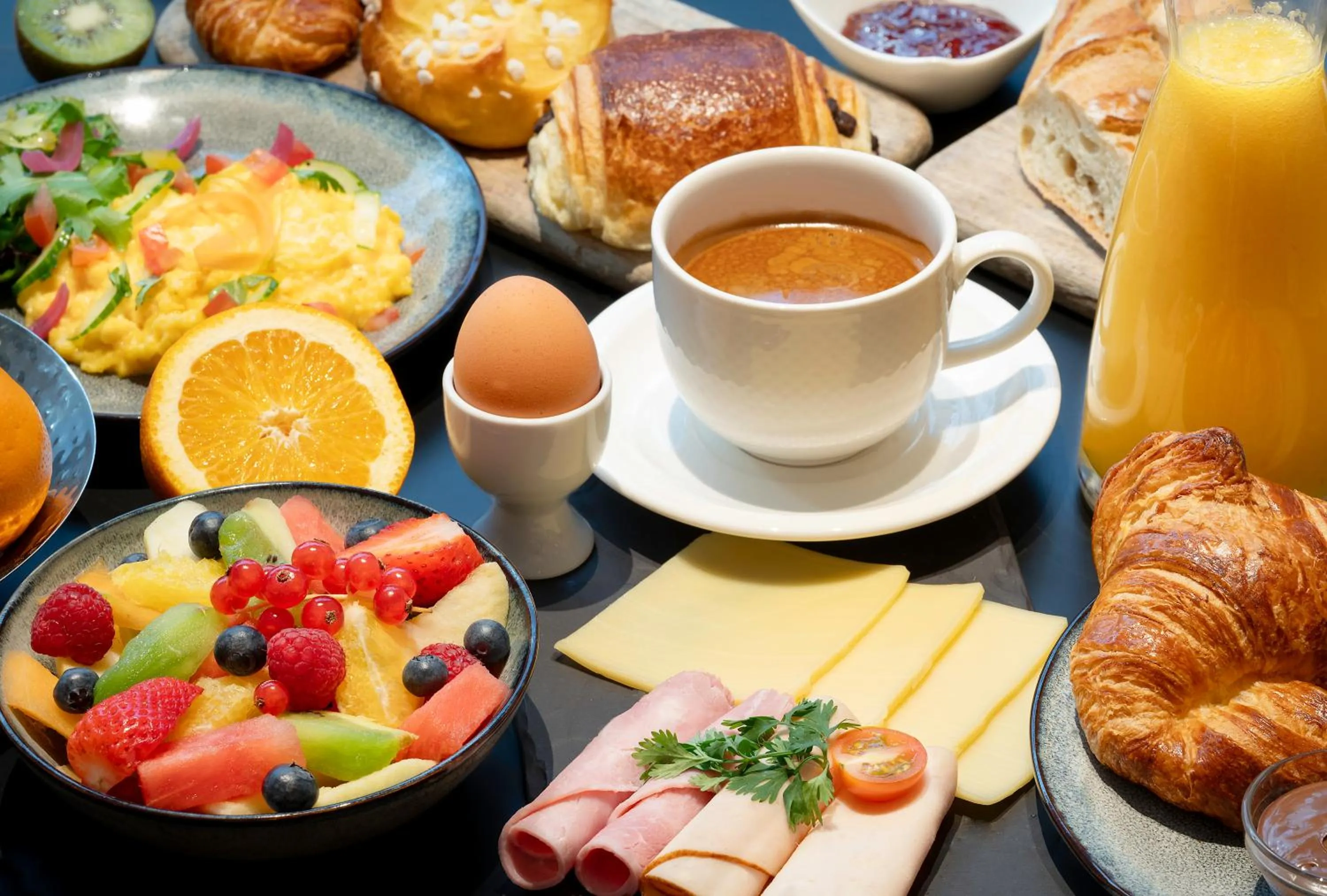 Food and drinks in Hotel Royal Saint Honore Paris Louvre