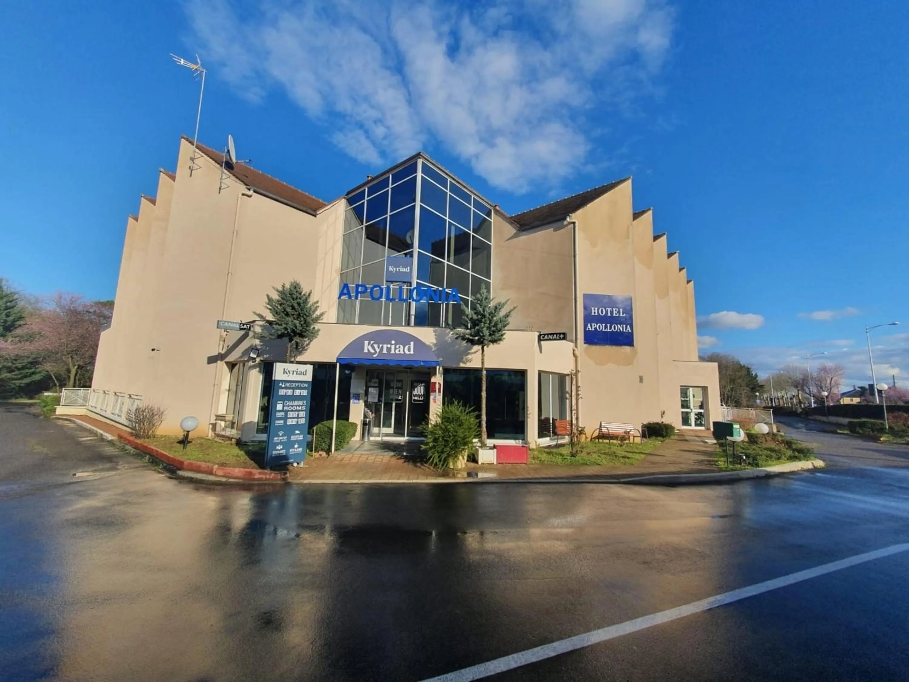 Property building in Kyriad Saint Fargeau Ponthierry - Apollonia