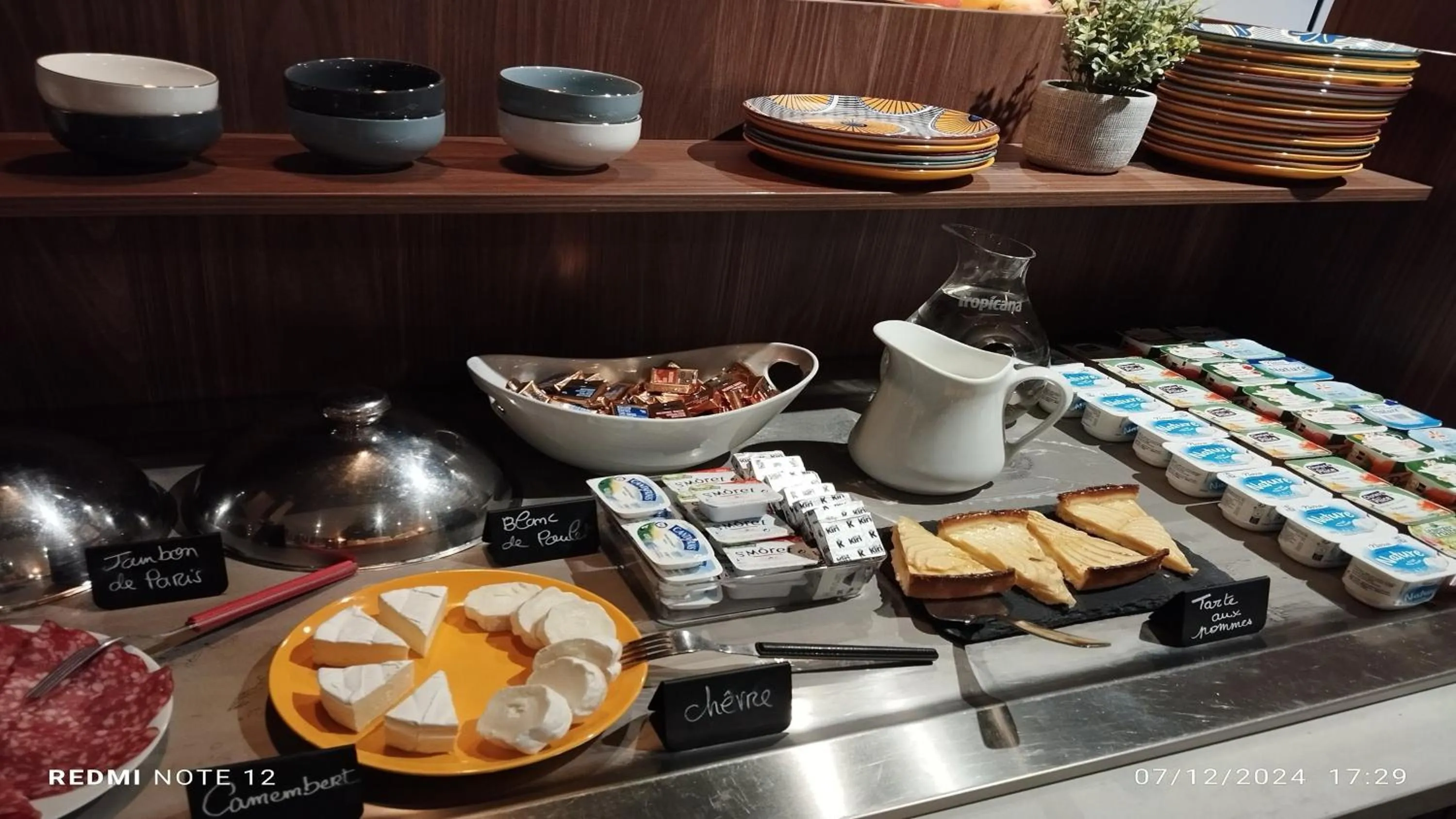 Buffet breakfast in Kyriad Saint Fargeau Ponthierry - Apollonia