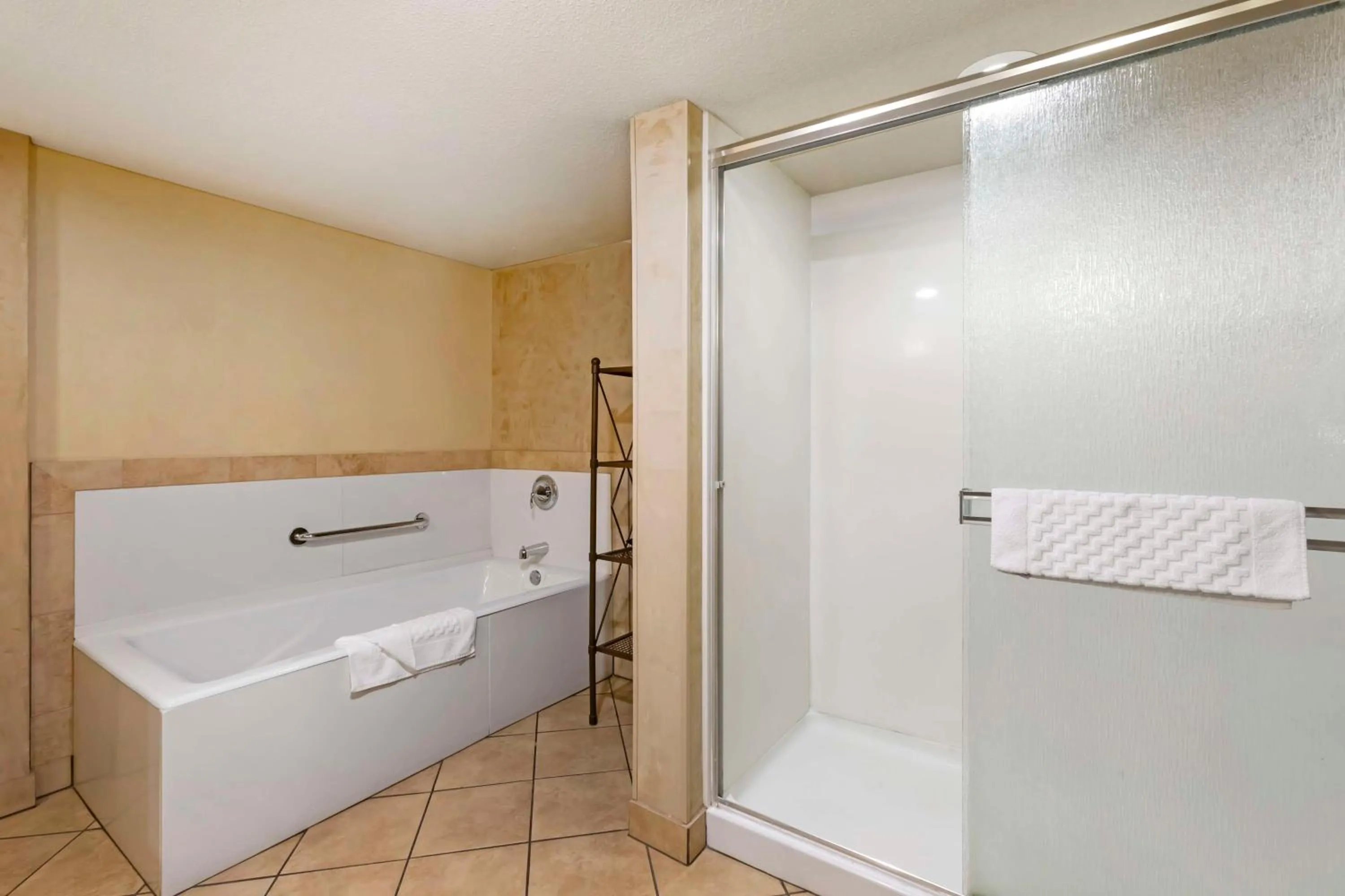 Bathroom in Best Western Plus Raton Hotel