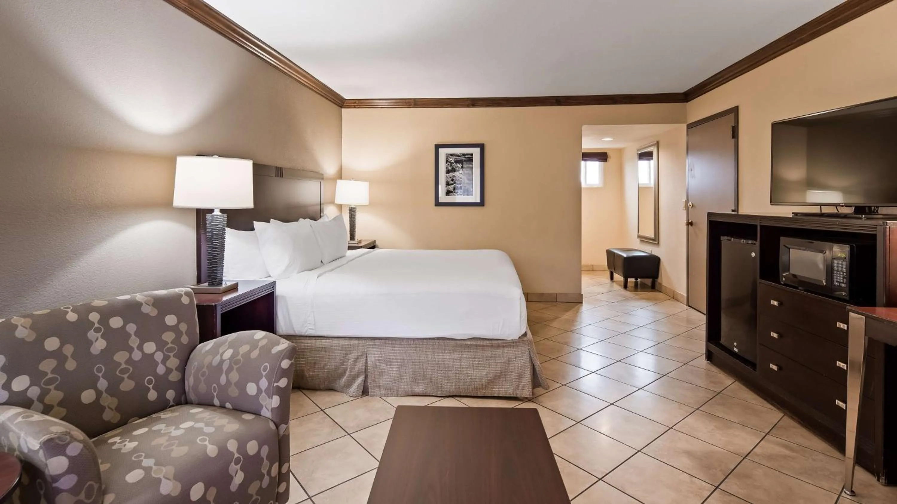 Bedroom, Bed in Best Western Plus Raton Hotel