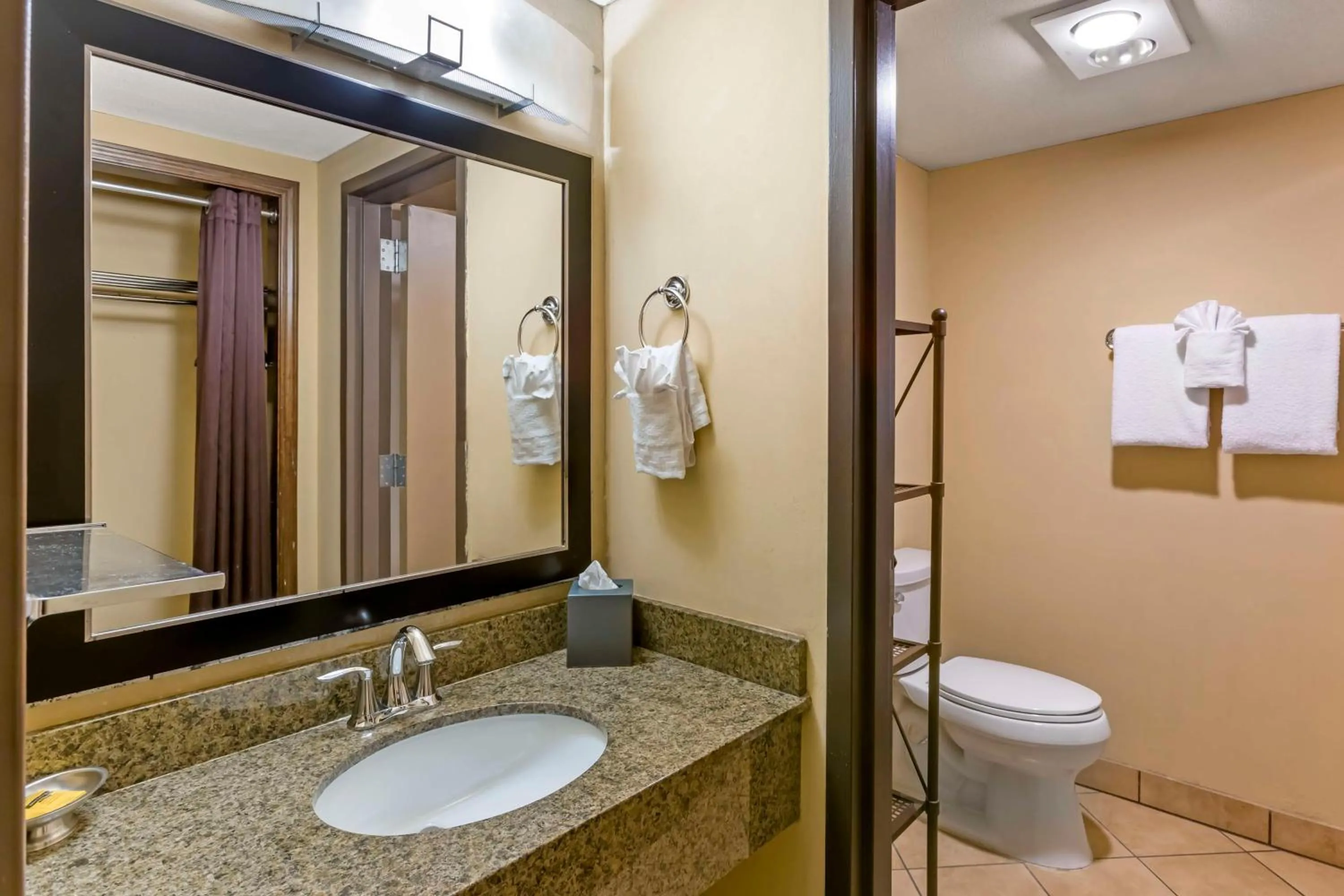 Bathroom in Best Western Plus Raton Hotel
