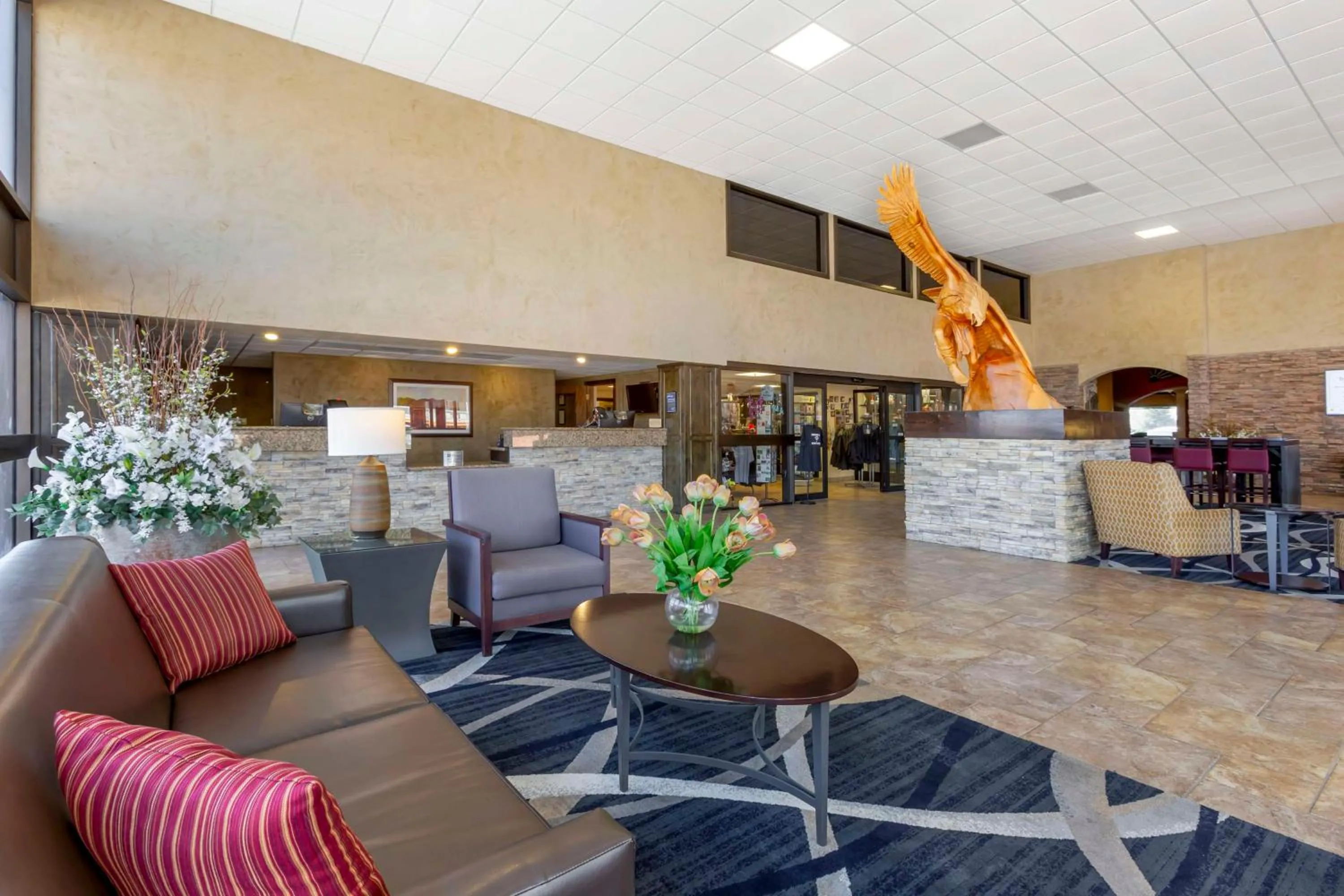 Lobby or reception in Best Western Plus Raton Hotel