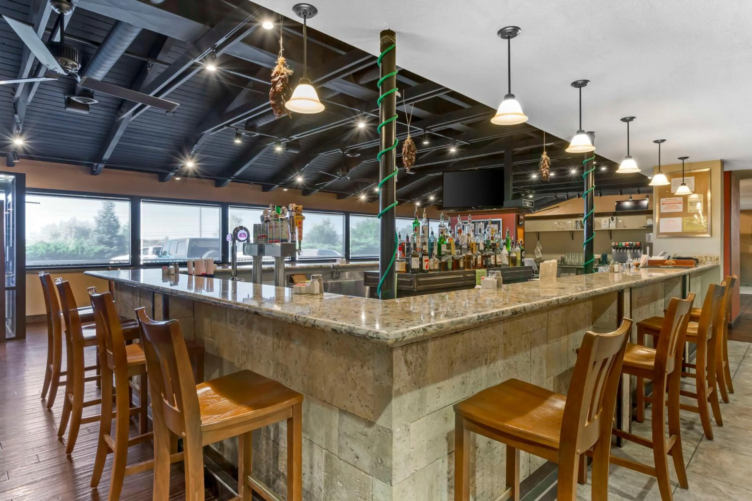 Lounge or bar in Best Western Plus Raton Hotel