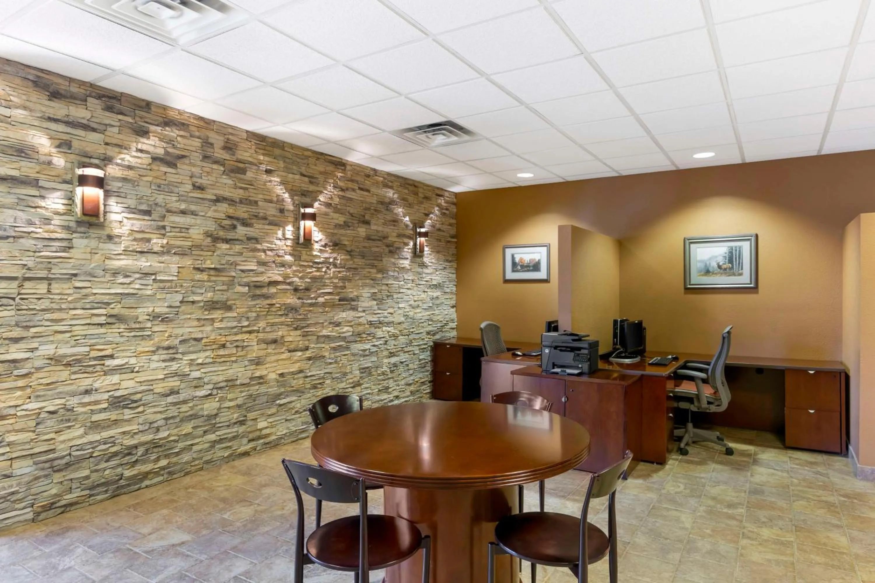 Business facilities in Best Western Plus Raton Hotel