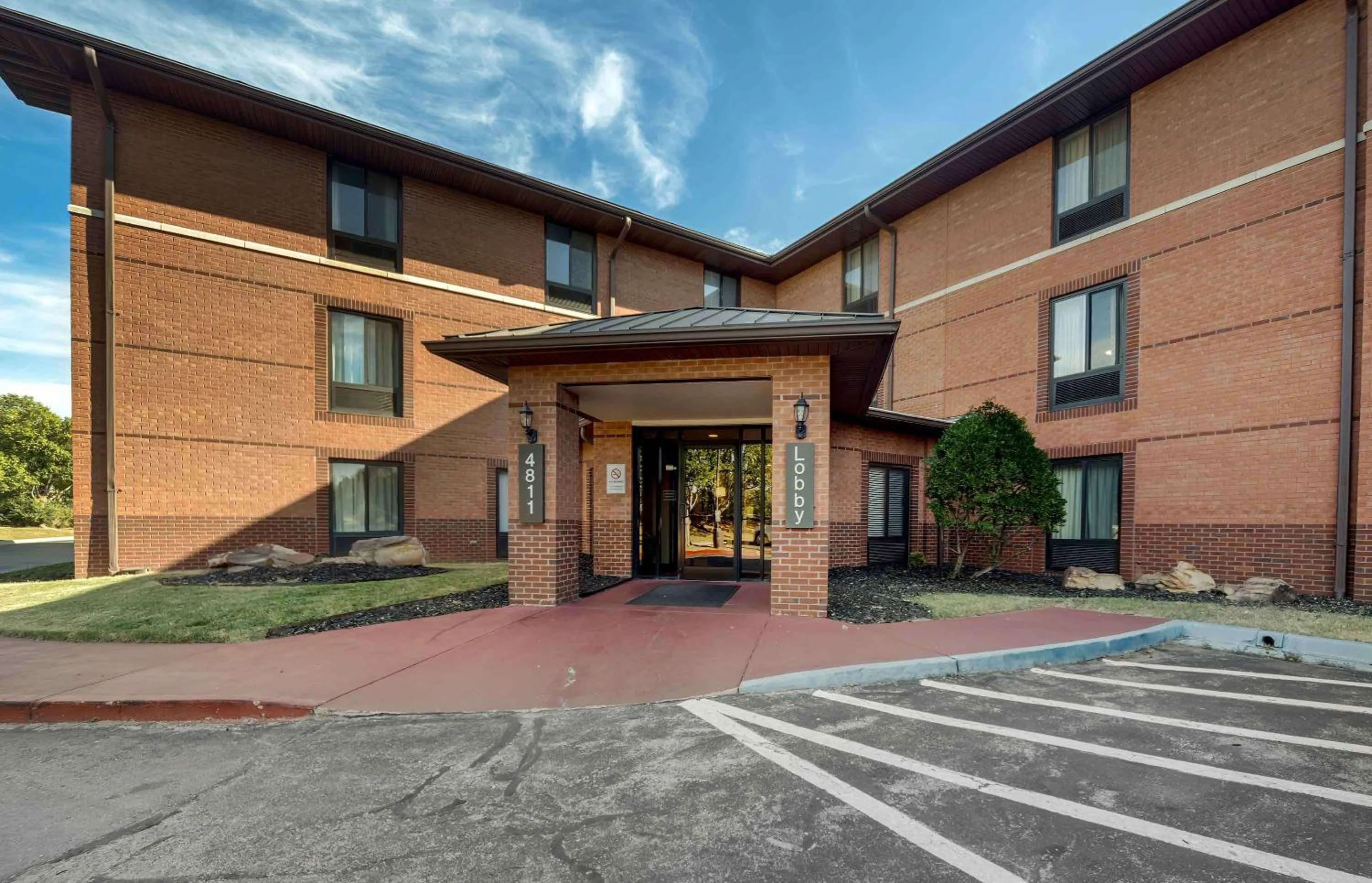 Property building in Extended Stay America Suites - Oklahoma City - Northwest