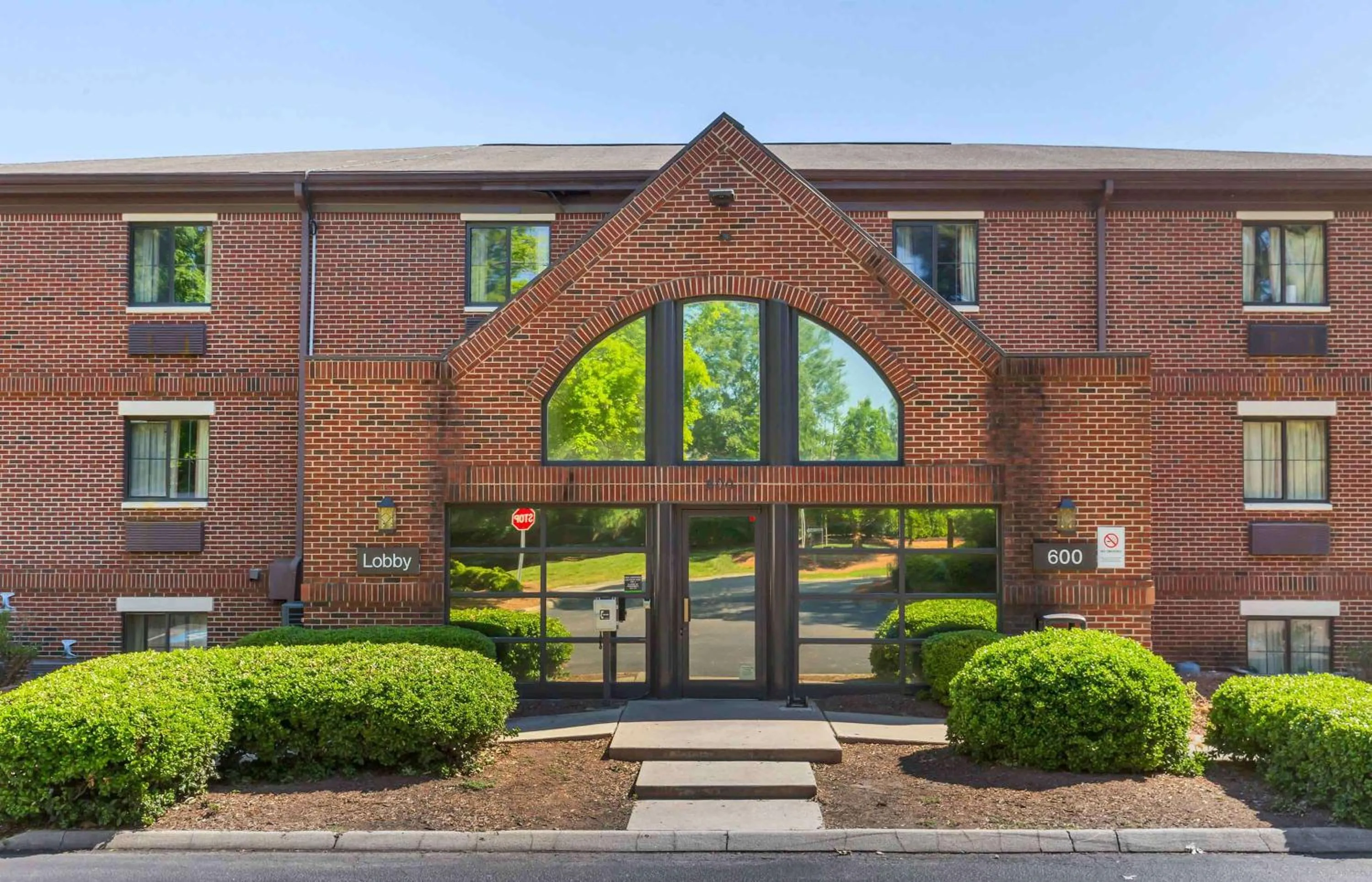 Property building in Extended Stay America Suites - Raleigh - Cary - Harrison Ave