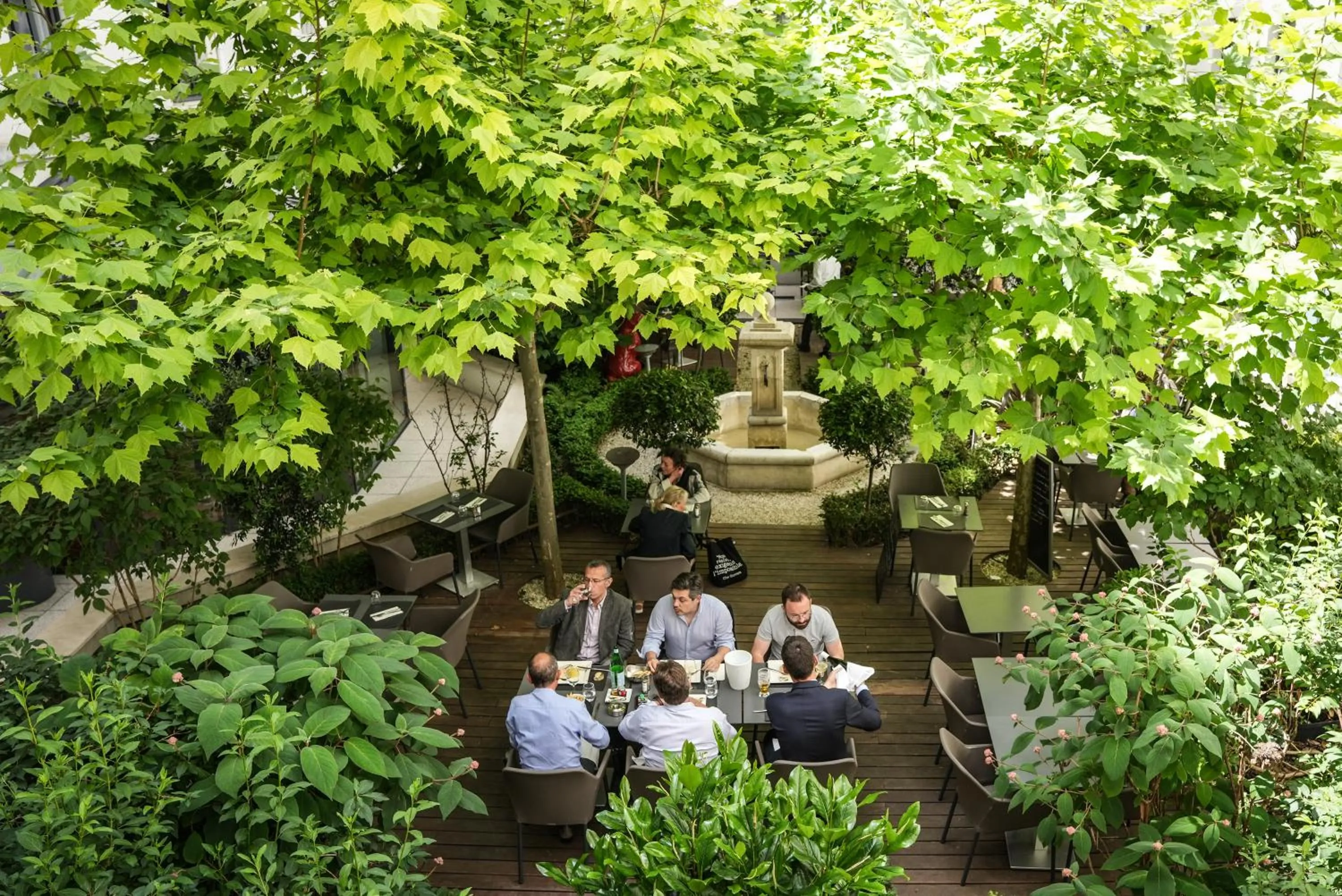 Patio in Mercure Paris Gare Montparnasse TGV