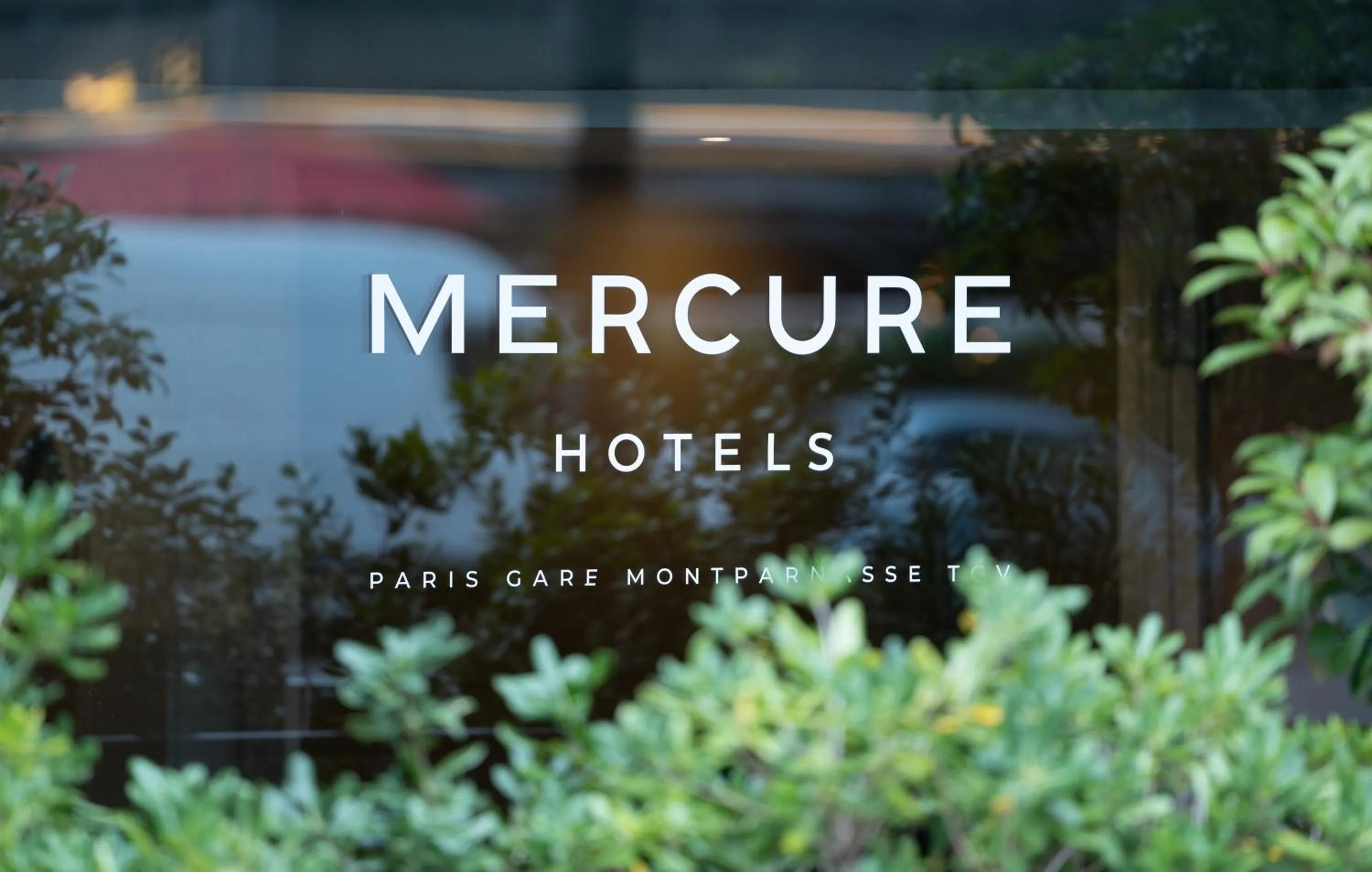 Text overlay in Mercure Paris Gare Montparnasse TGV