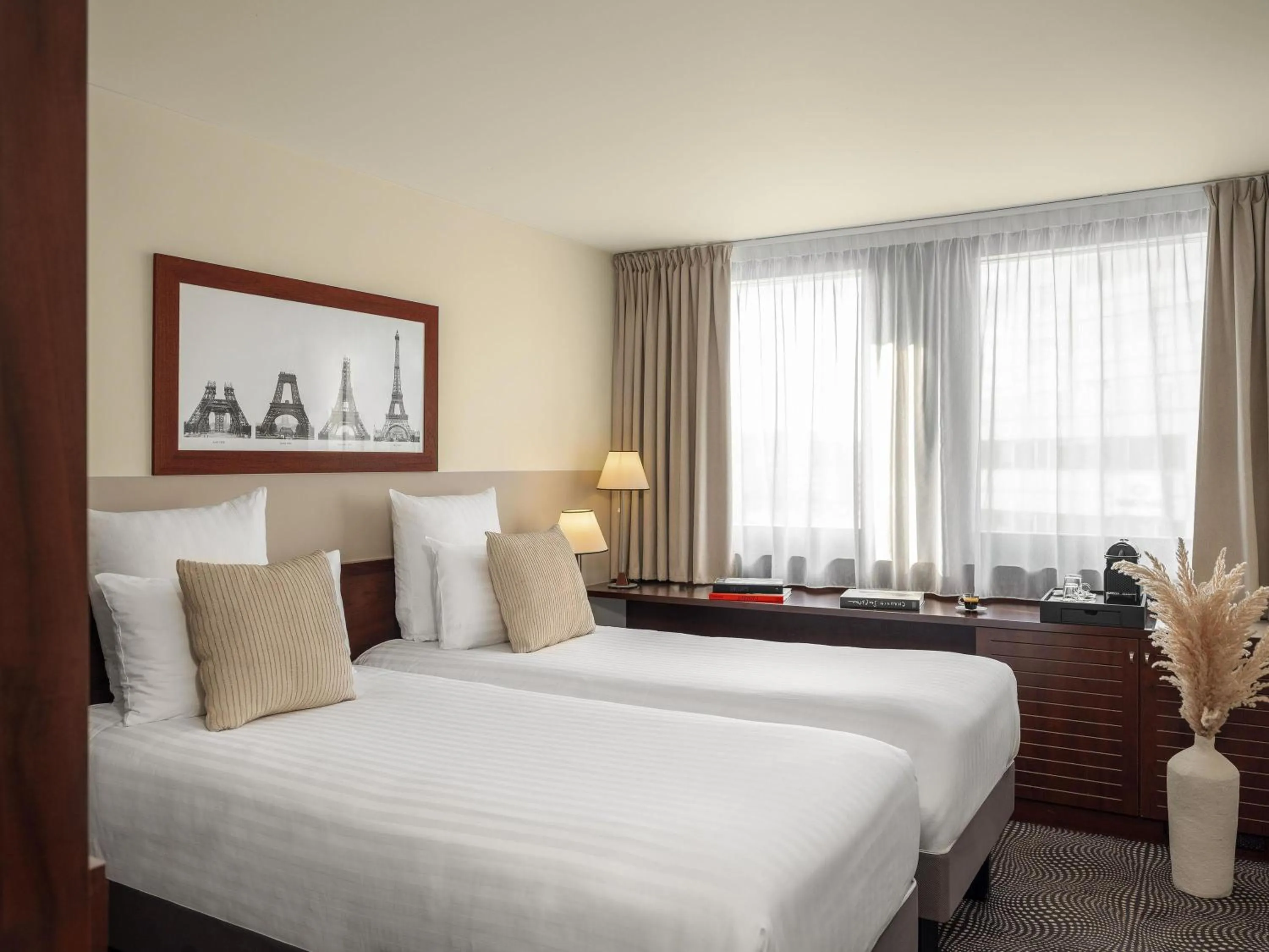 Bedroom, Bed in Mercure Paris Gare Montparnasse TGV