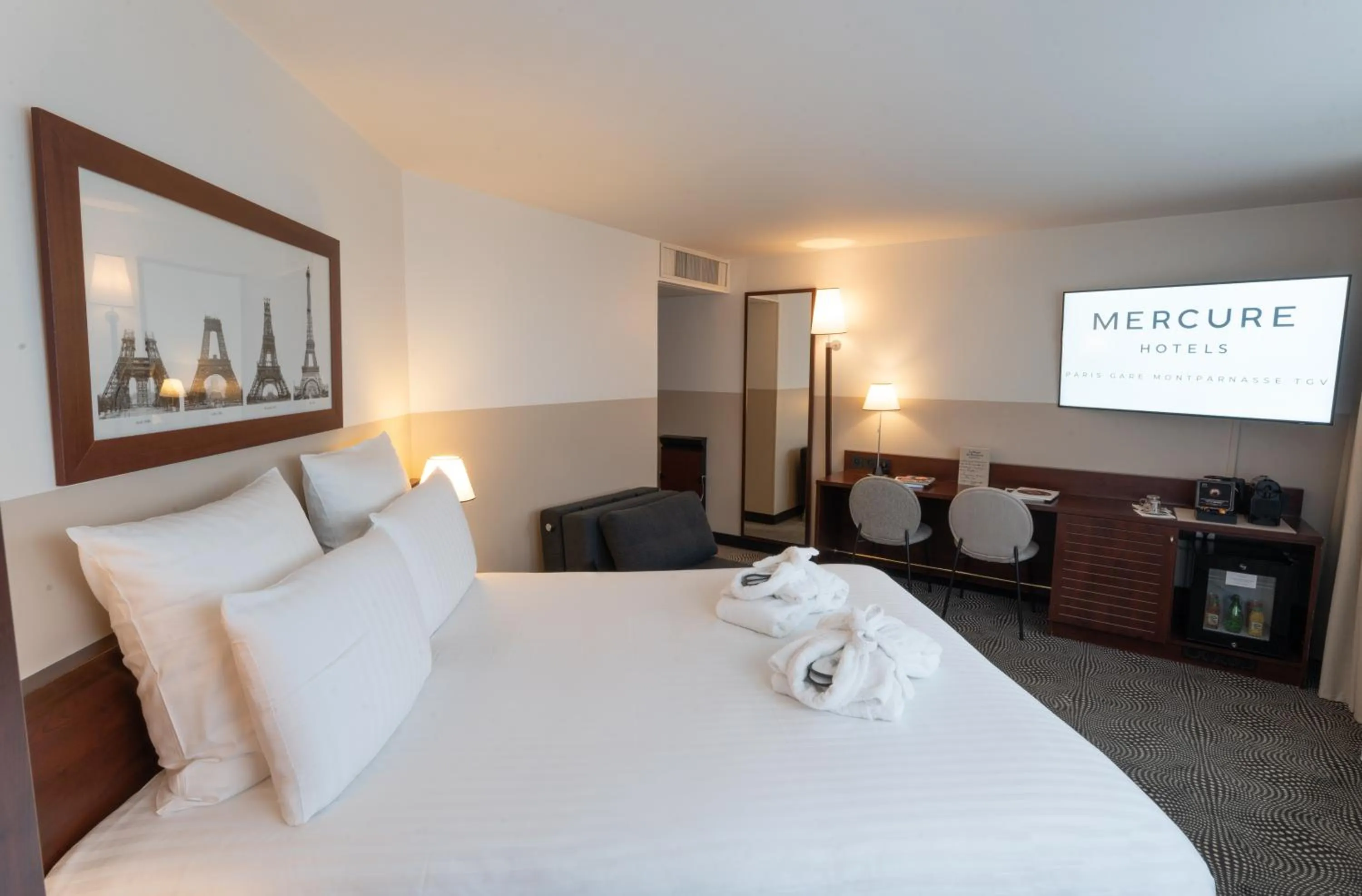 Bedroom, Bed in Mercure Paris Gare Montparnasse TGV
