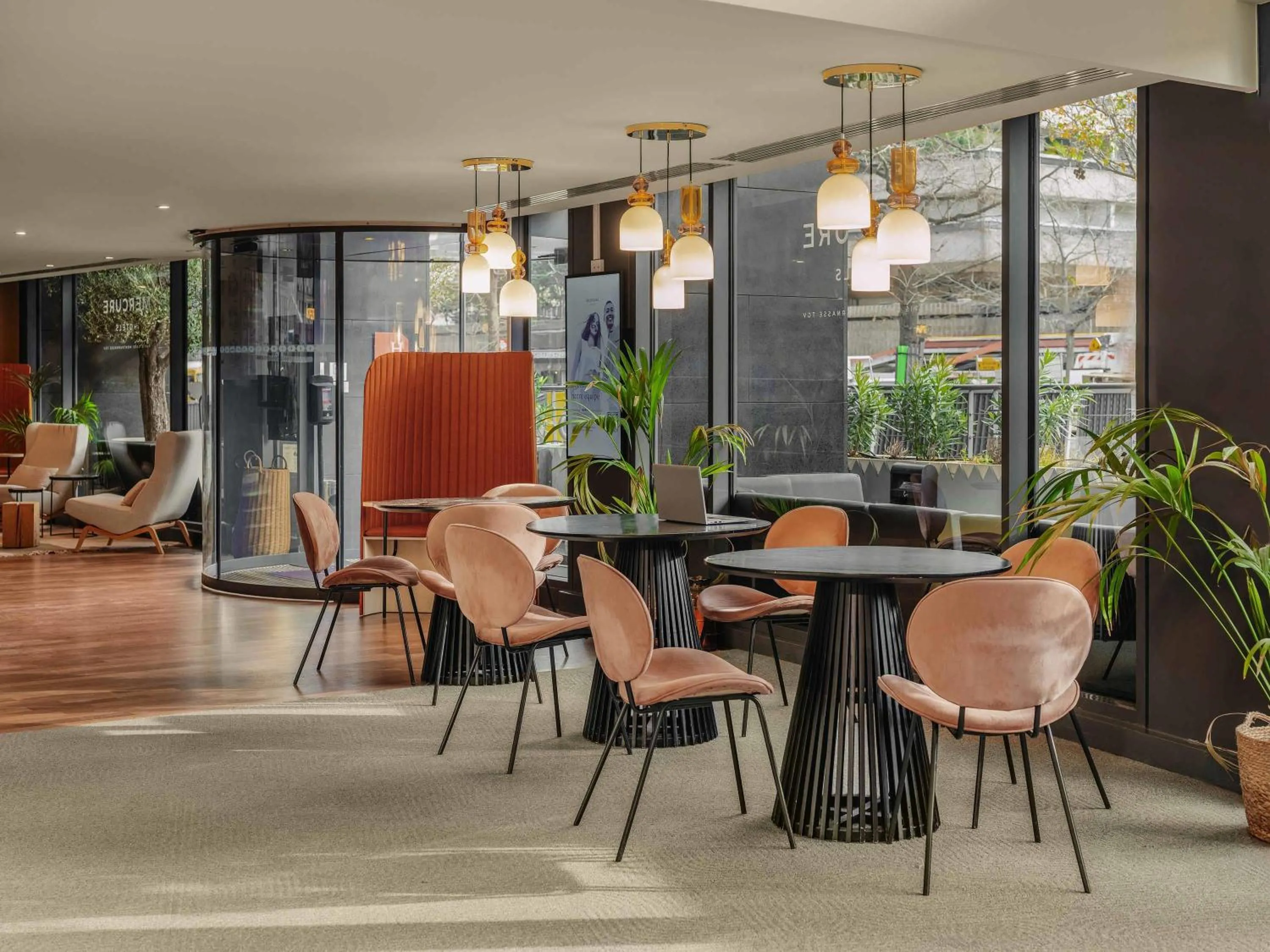 Property building in Mercure Paris Gare Montparnasse TGV