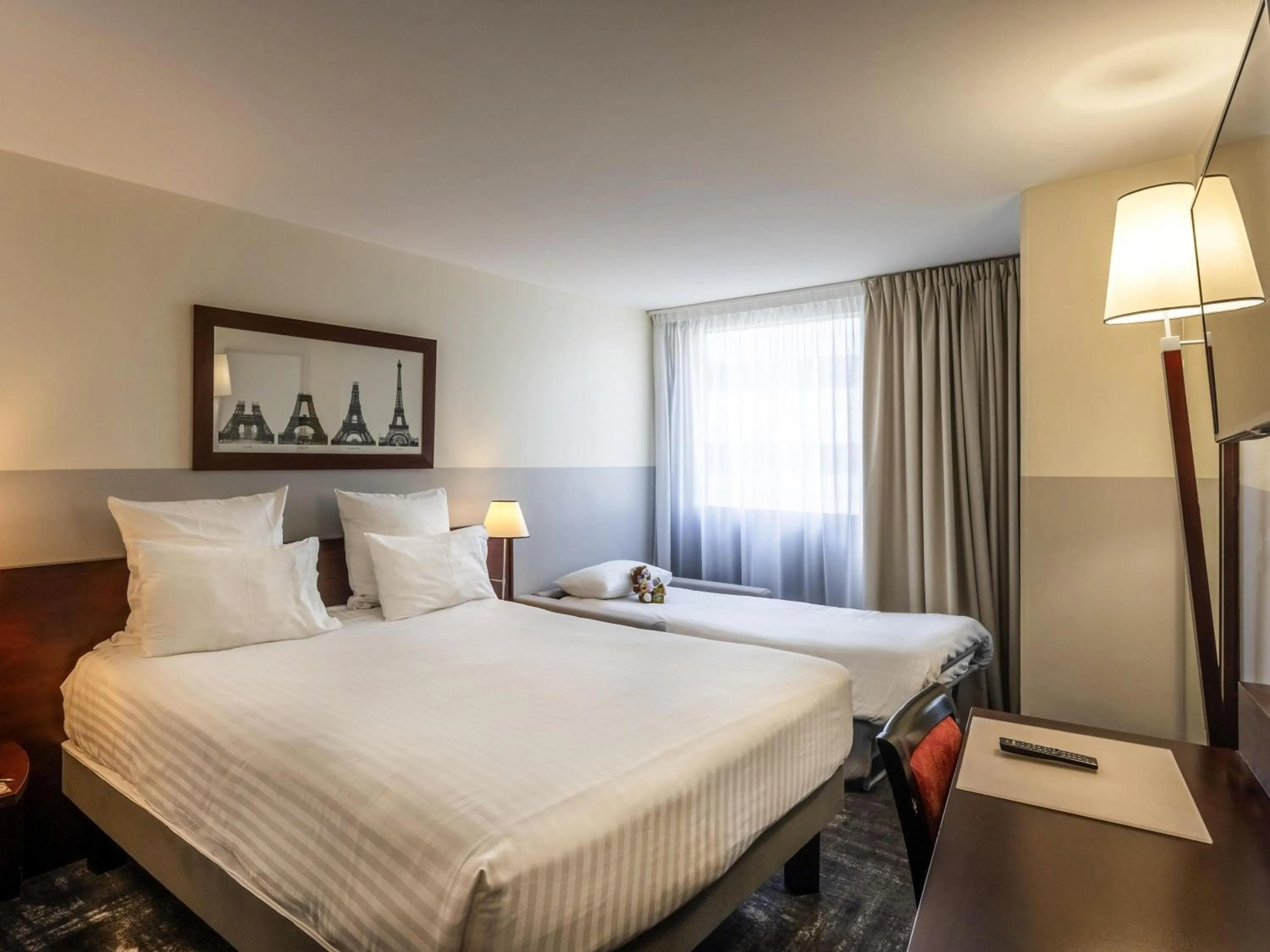 Bedroom, Bed in Mercure Paris Gare Montparnasse TGV