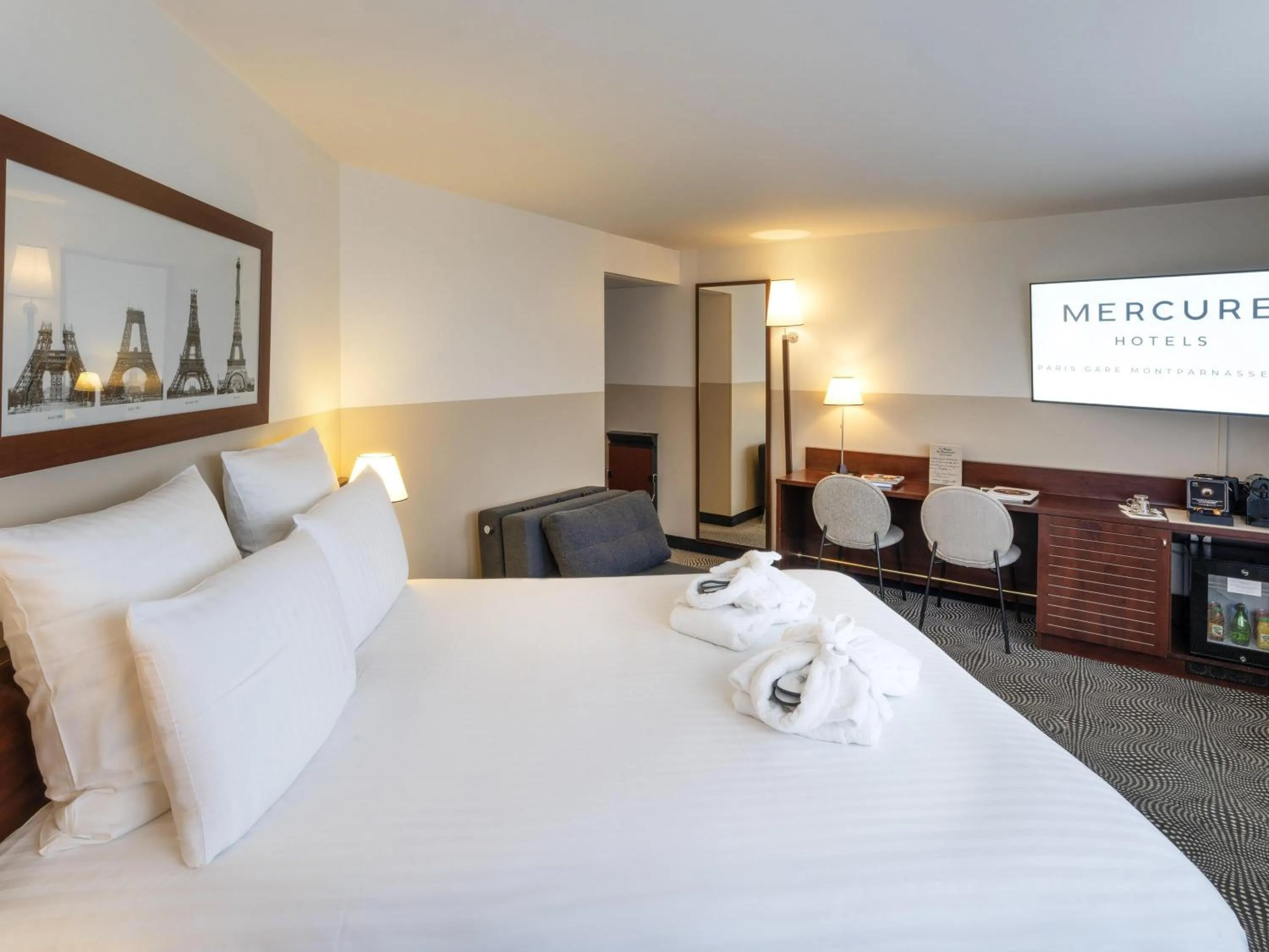 Bedroom, Bed in Mercure Paris Gare Montparnasse TGV