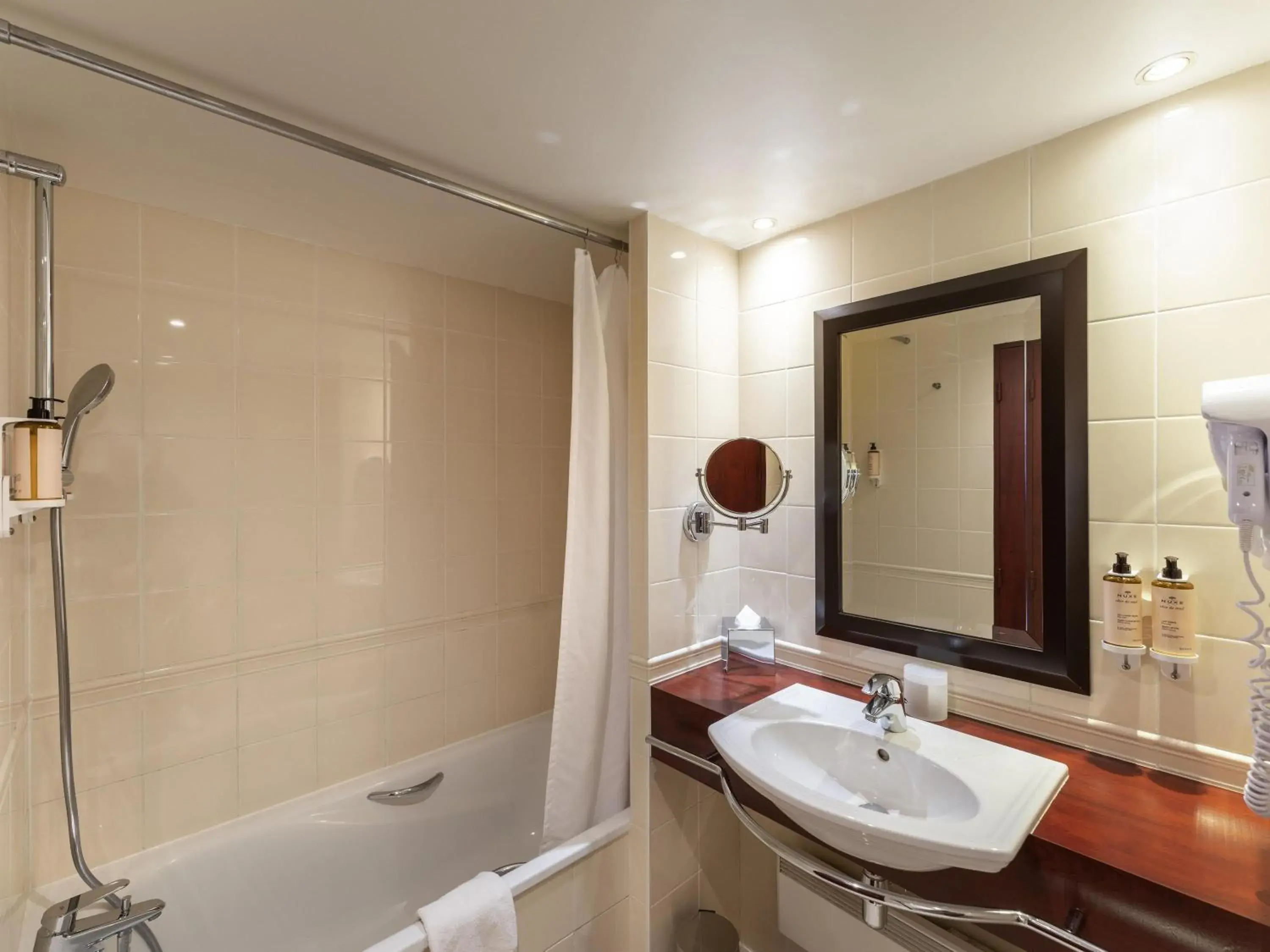 Classic Double Room in Mercure Paris Gare Montparnasse TGV Classic Double Room in Mercure Paris Gare Montparnasse TGV