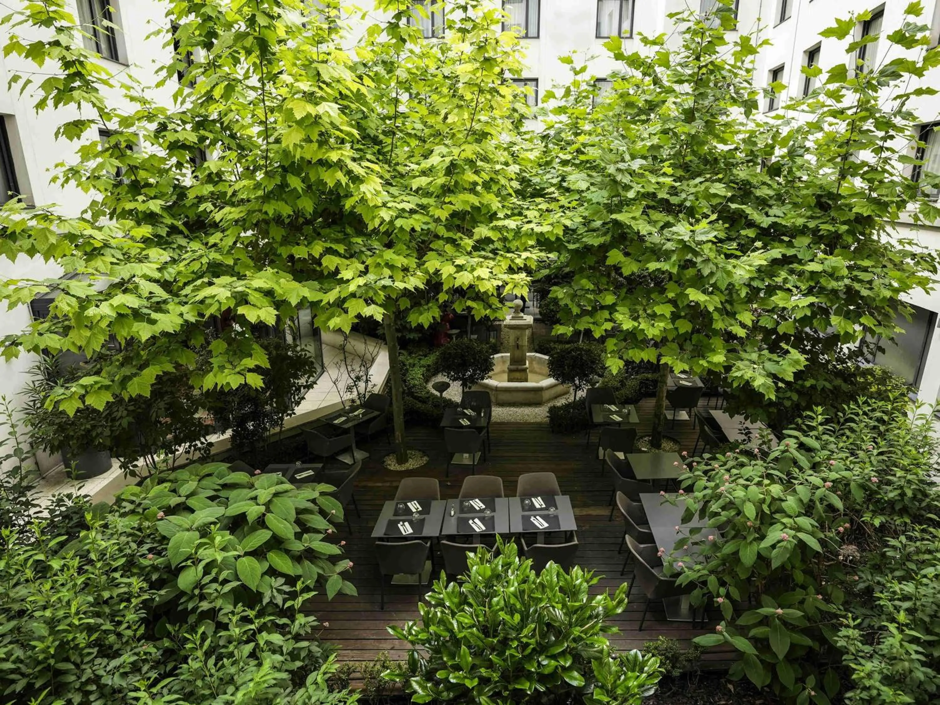 Property building in Mercure Paris Gare Montparnasse TGV