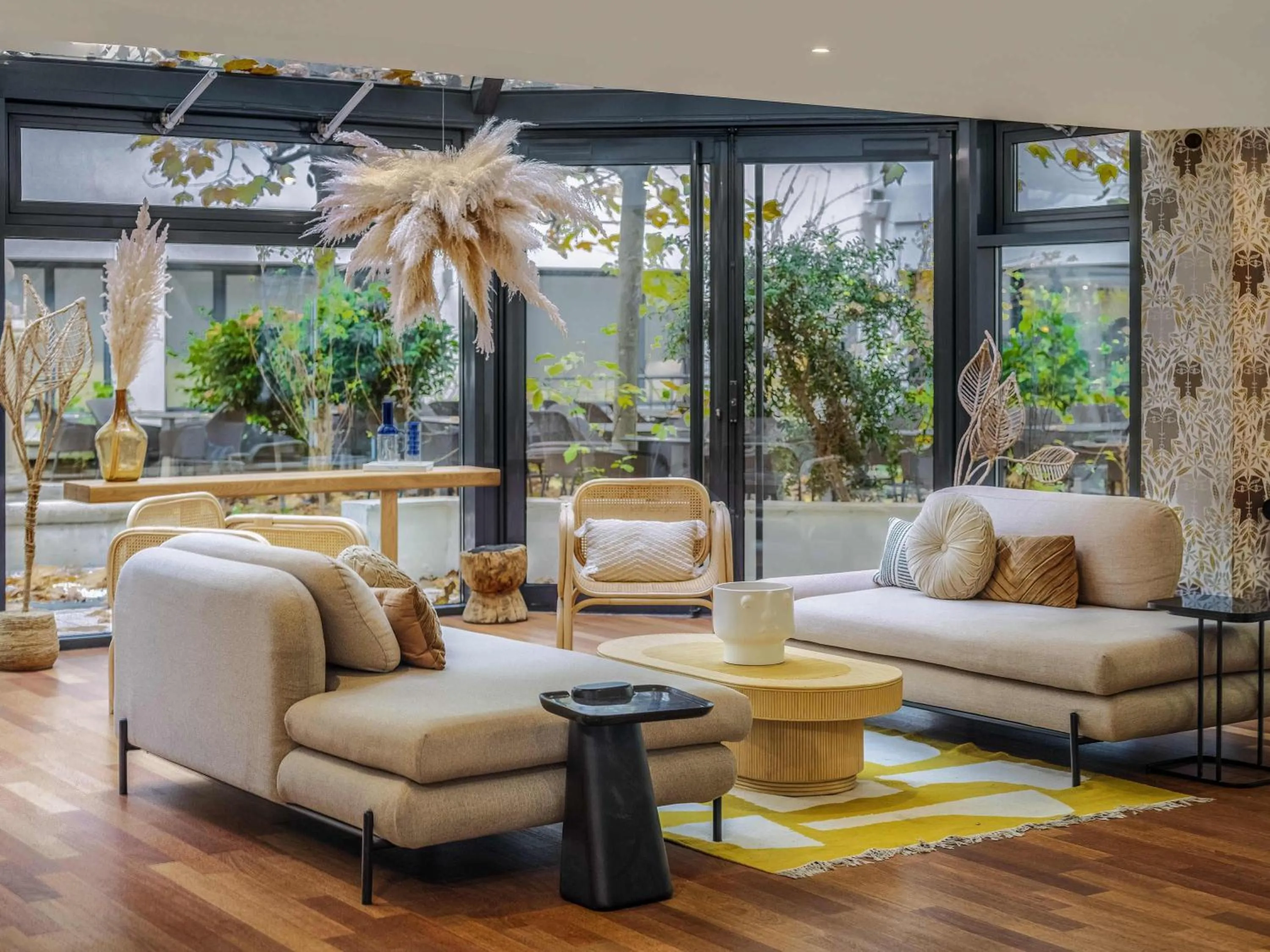 Property building in Mercure Paris Gare Montparnasse TGV