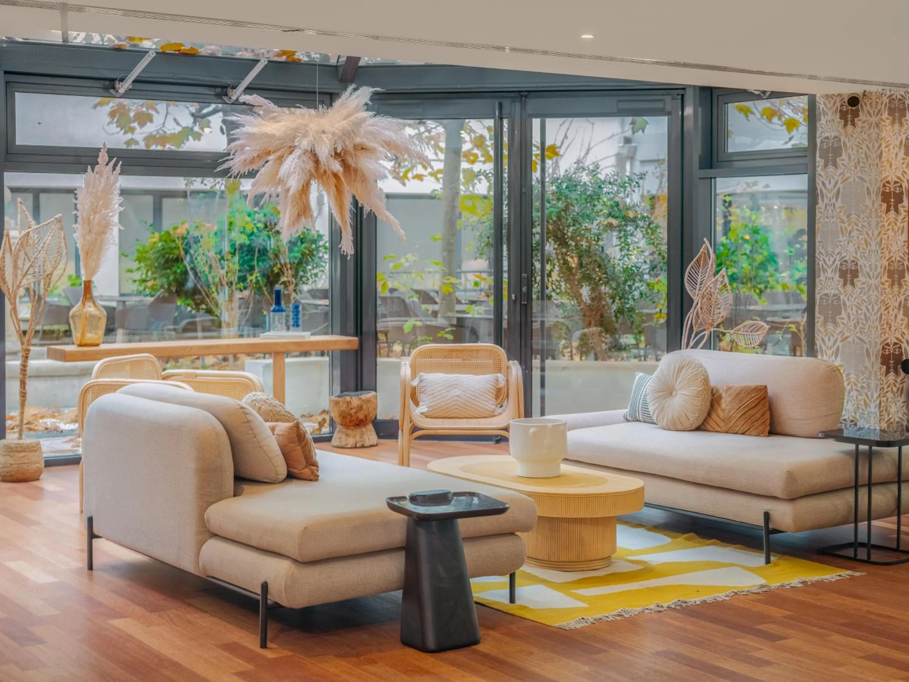 Lobby or reception in Mercure Paris Gare Montparnasse TGV