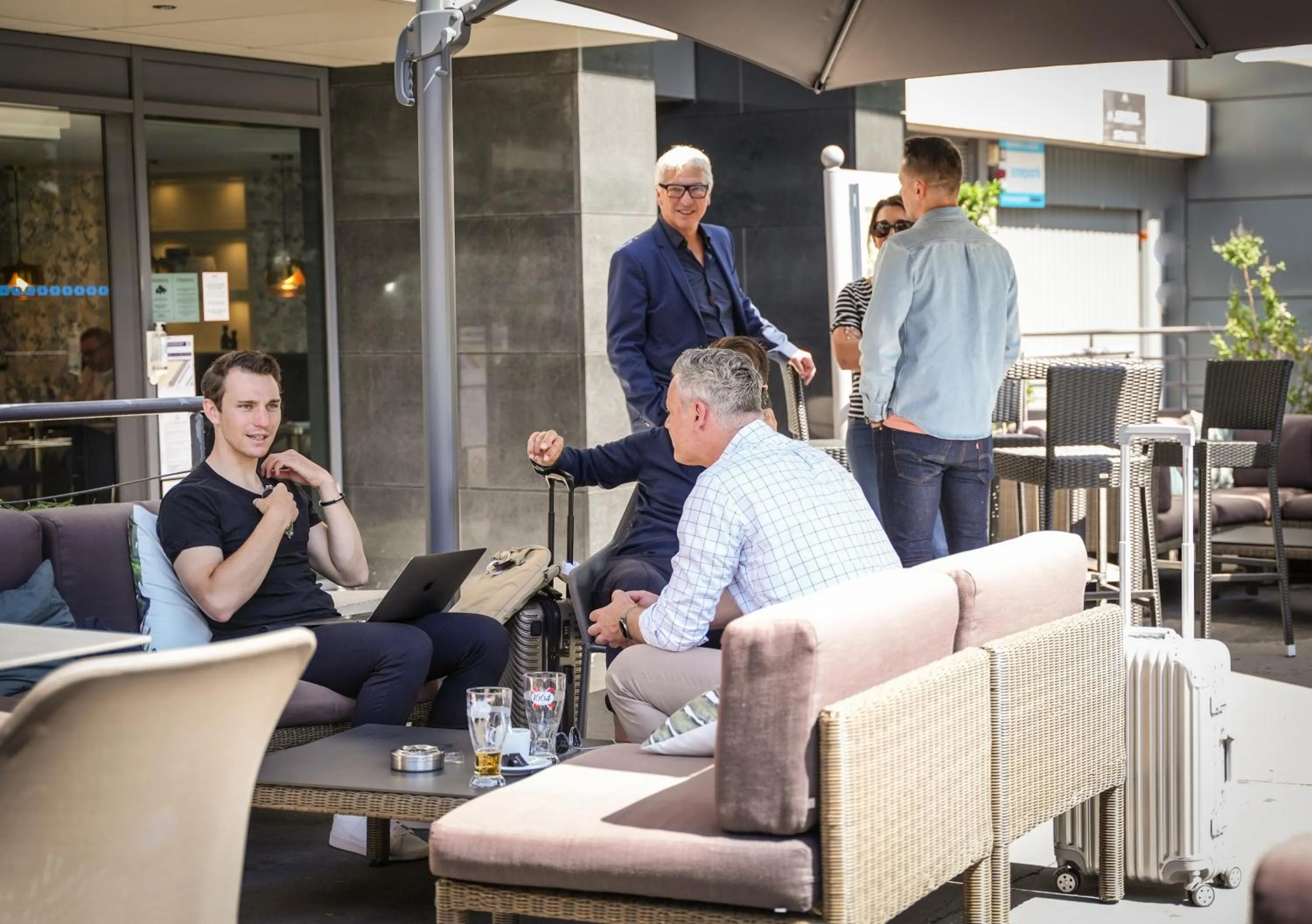 Restaurant/places to eat in Mercure Paris Gare Montparnasse TGV