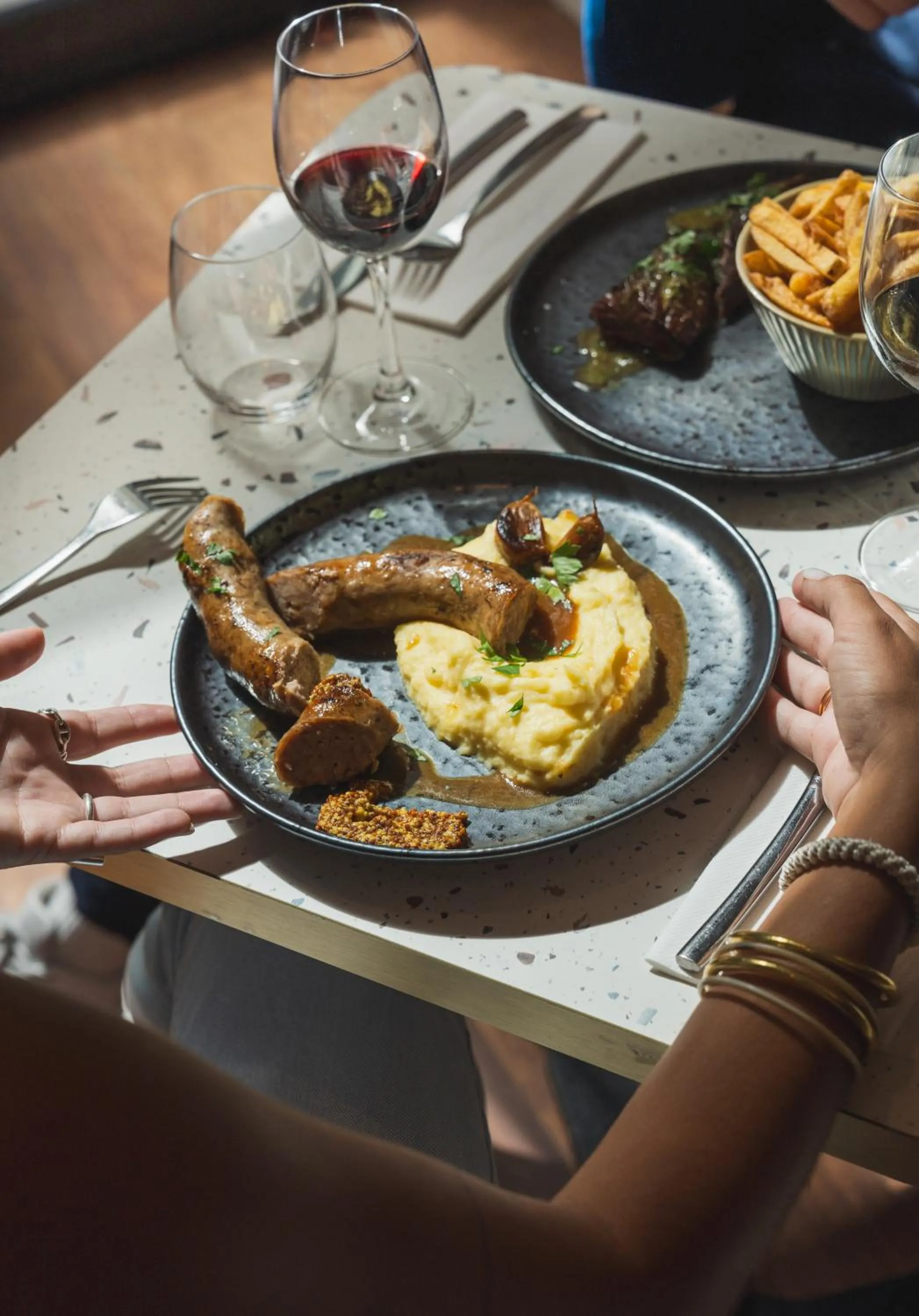 Restaurant/places to eat in Mercure Paris Gare Montparnasse TGV