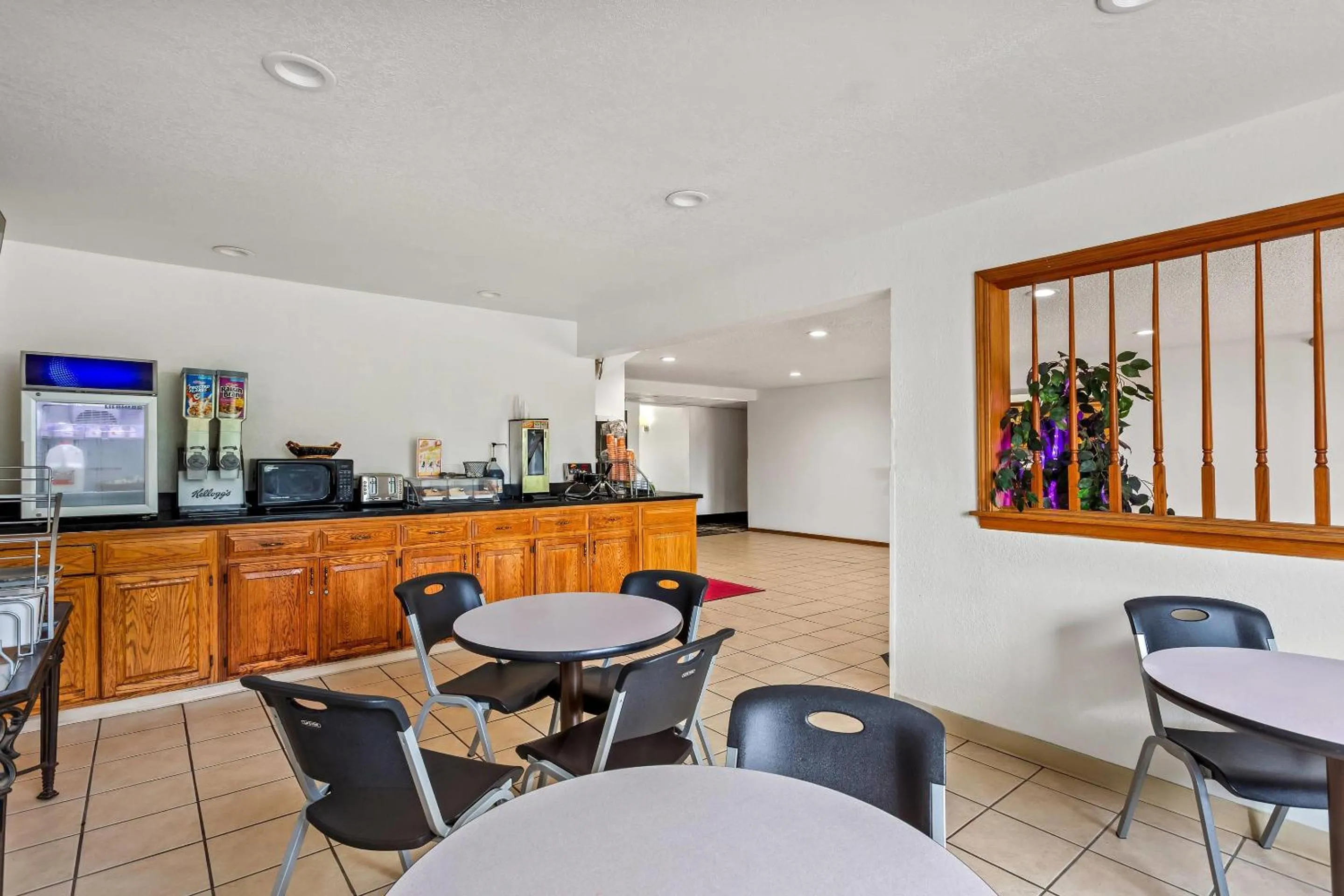 Breakfast in Quality Inn & Suites Howe - Sturgis