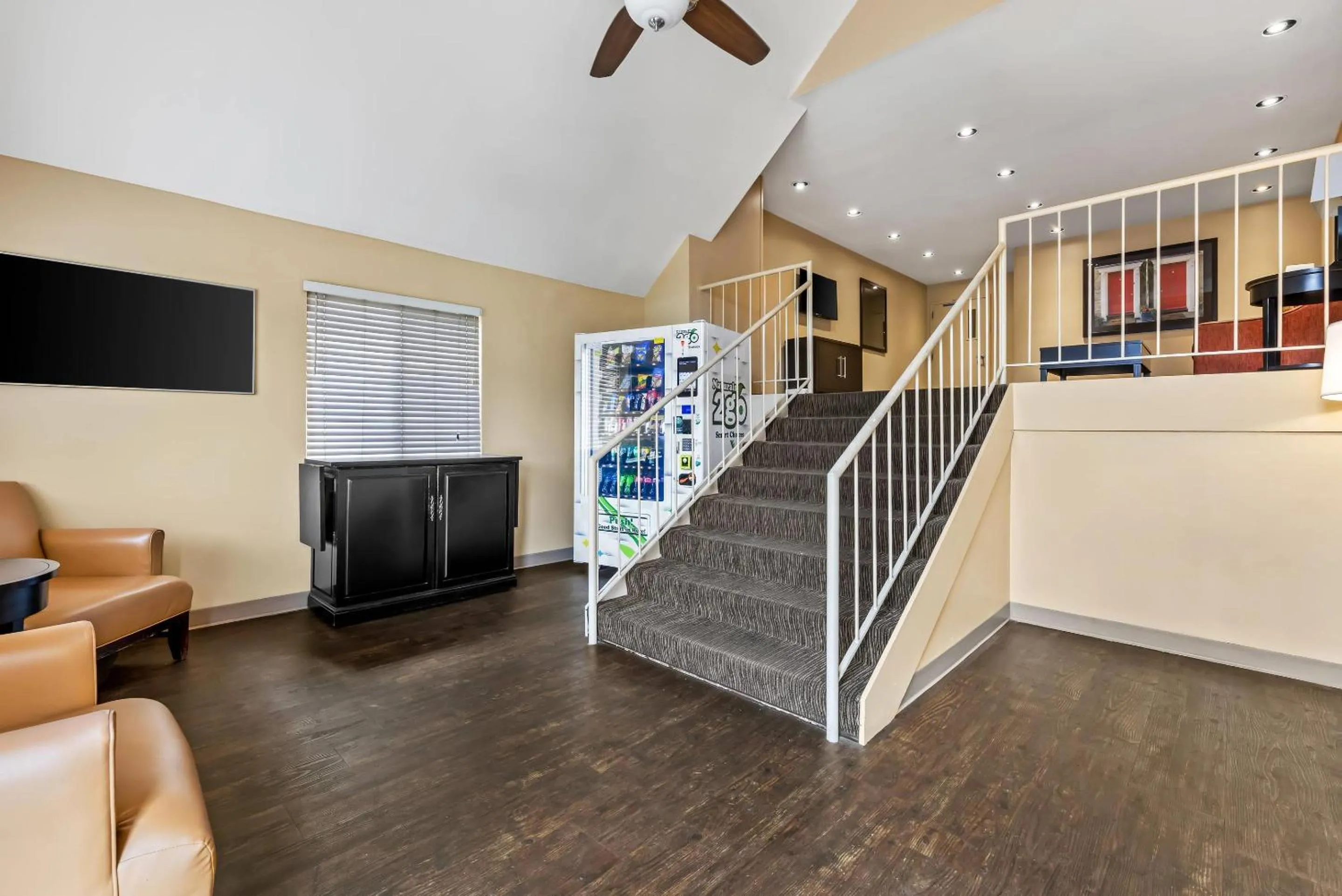 TV and multimedia in Suburban Studios Brentwood - Nashville