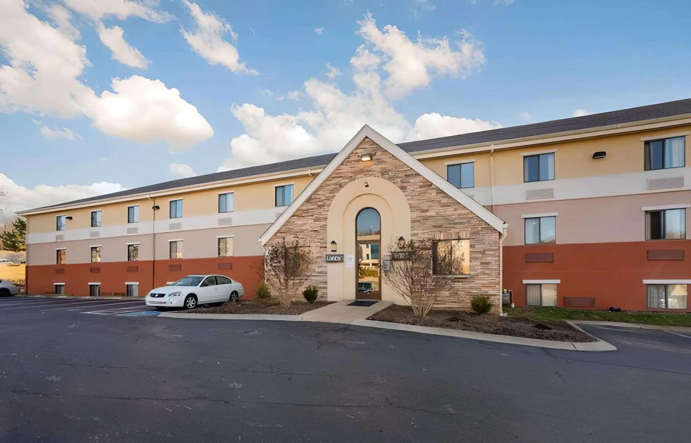 Property building in Suburban Studios Brentwood - Nashville