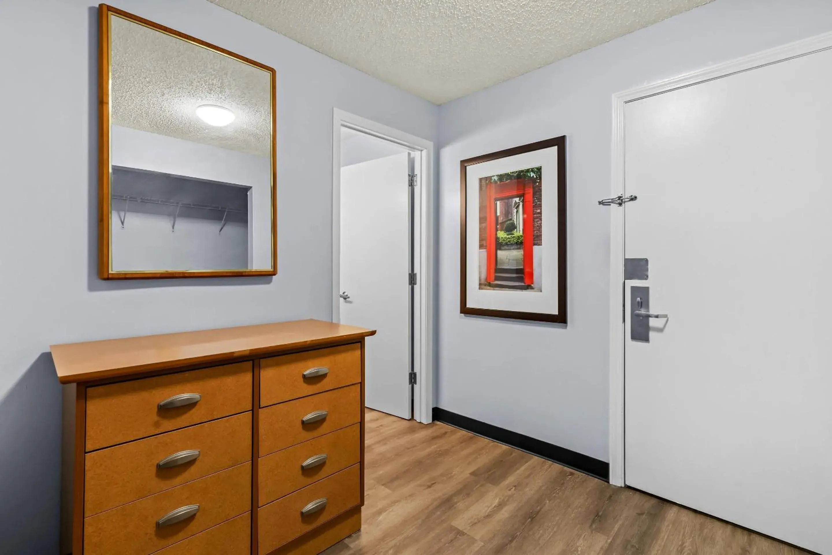 Queen Suite - Non Smoking in Suburban Studios Brentwood - Nashville Queen Suite - Non Smoking in Suburban Studios Brentwood - Nashville