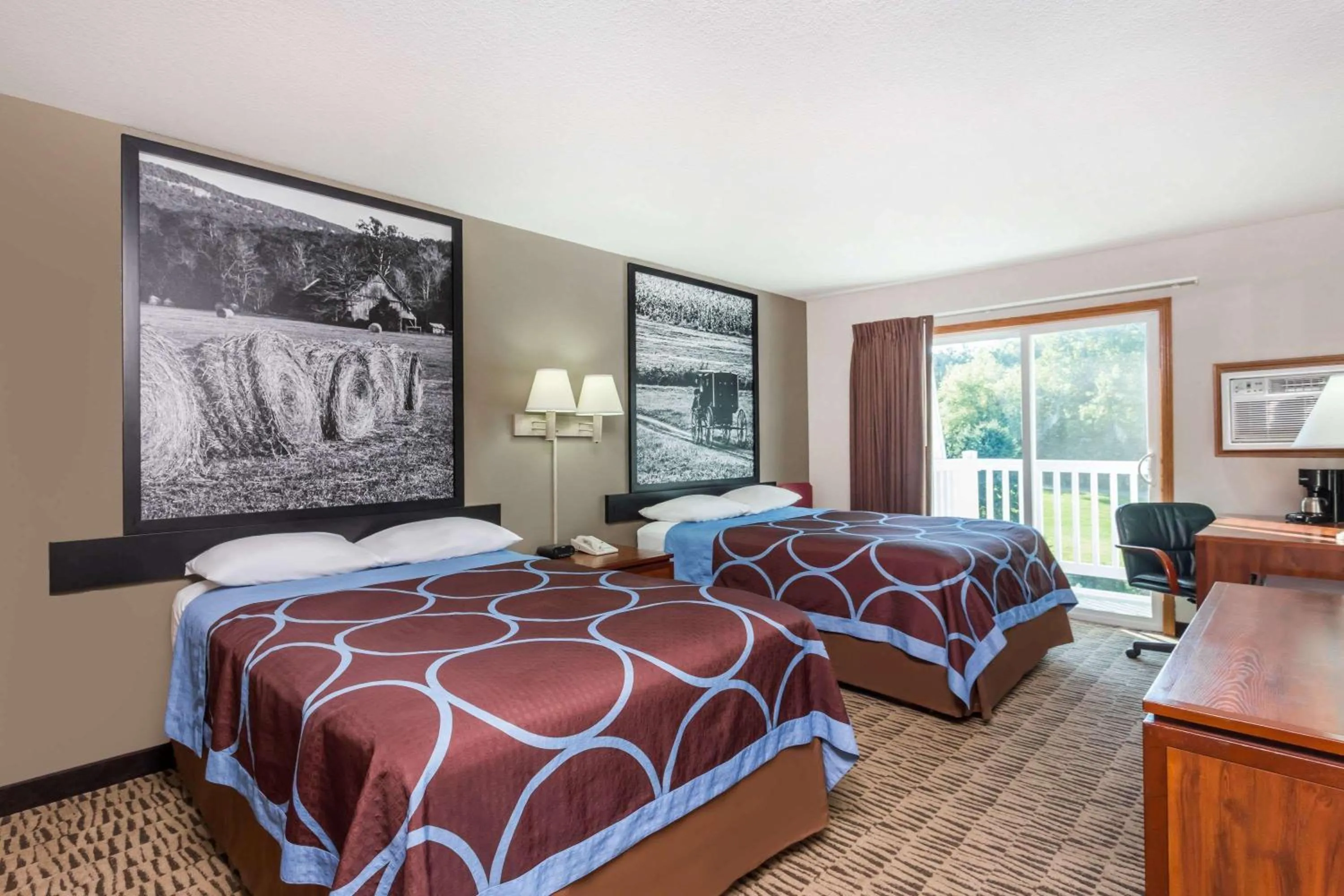 Photo of the whole room, Bed in Super 8 by Wyndham Platteville