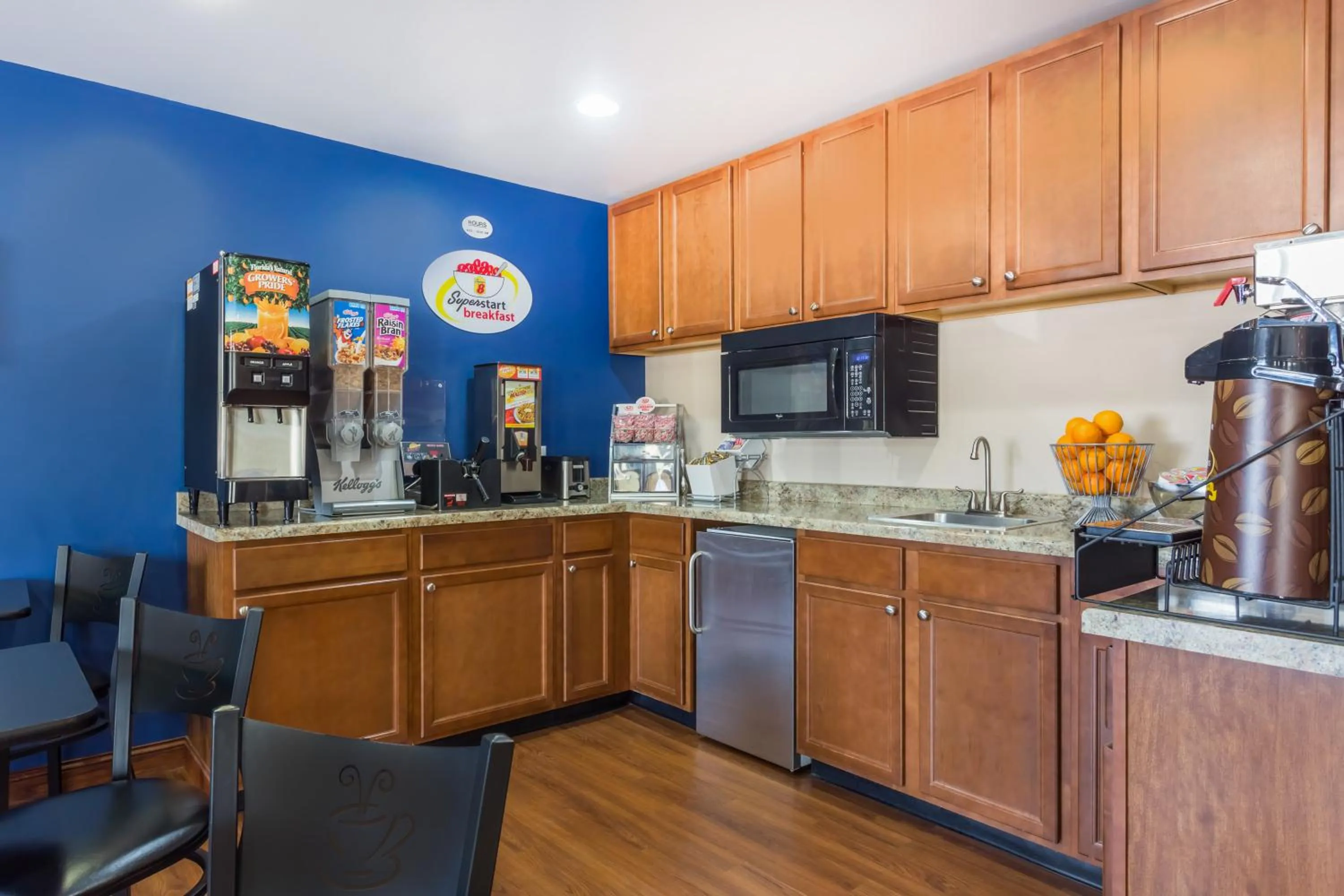 Continental breakfast in Super 8 by Wyndham Platteville