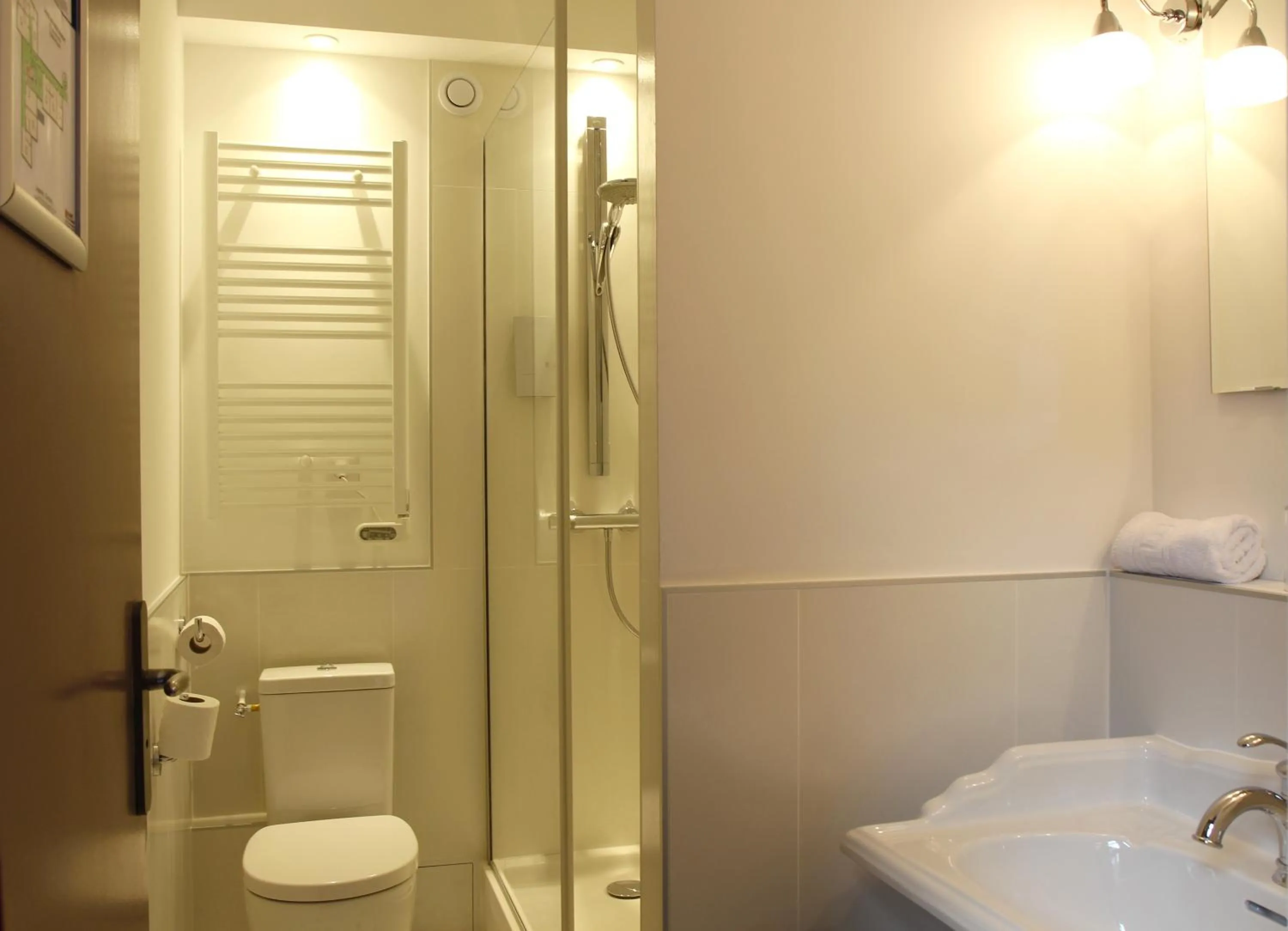 Bathroom in Hôtel Littéraire Gustave Flaubert, BW Signature Collection